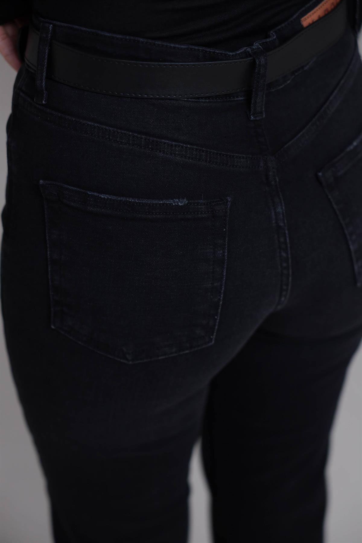 D906 Kemerli Slim Mom Fit Jean SİYAH