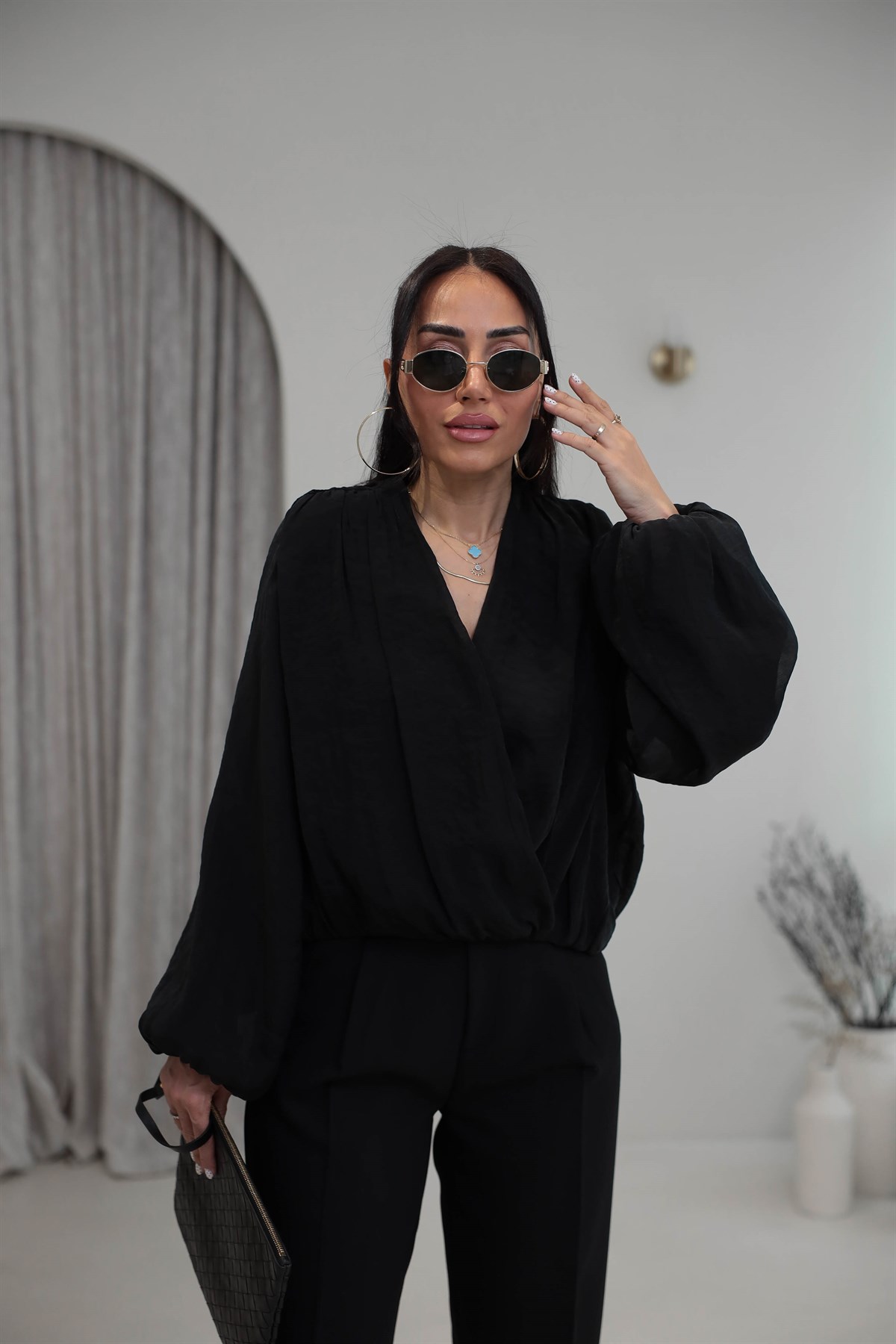 5048 Vatkalı Balon Kol Dökümlü Tencel Bluz SİYAH