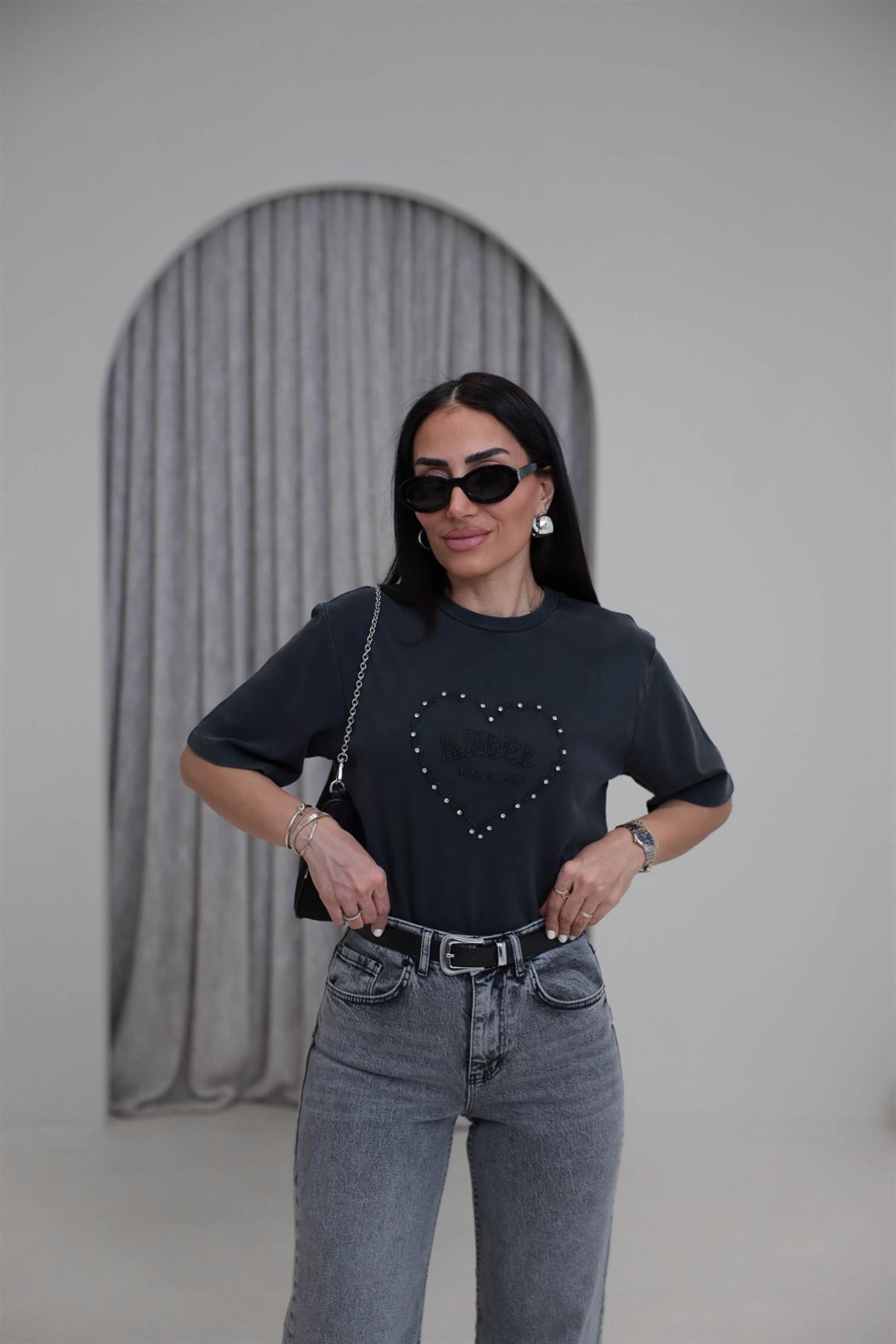 8112 Kalp Nakışlı Taşlı Bisiklet Yaka Tshirt ANTRASİT