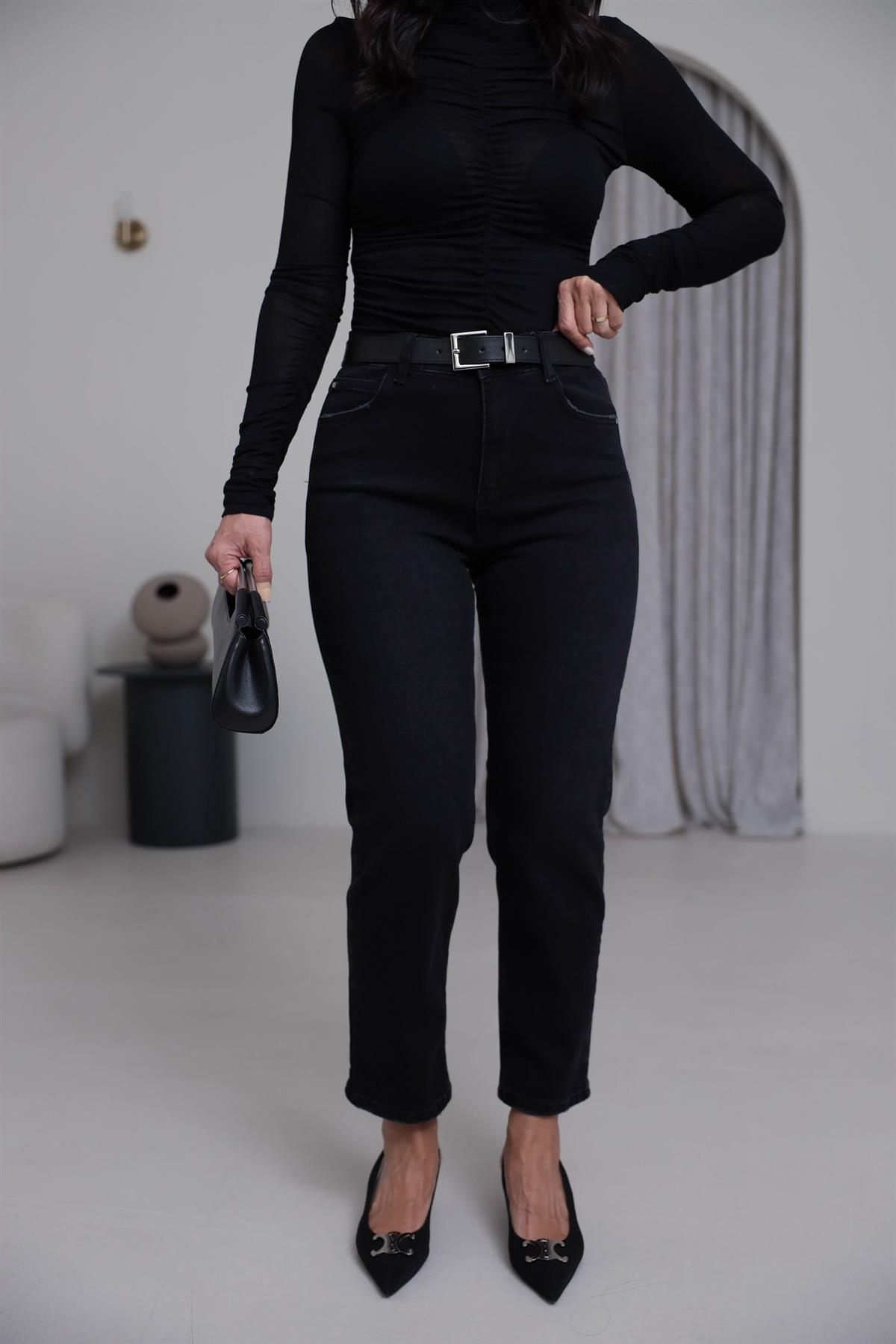 D906 Kemerli Slim Mom Fit Jean SİYAH