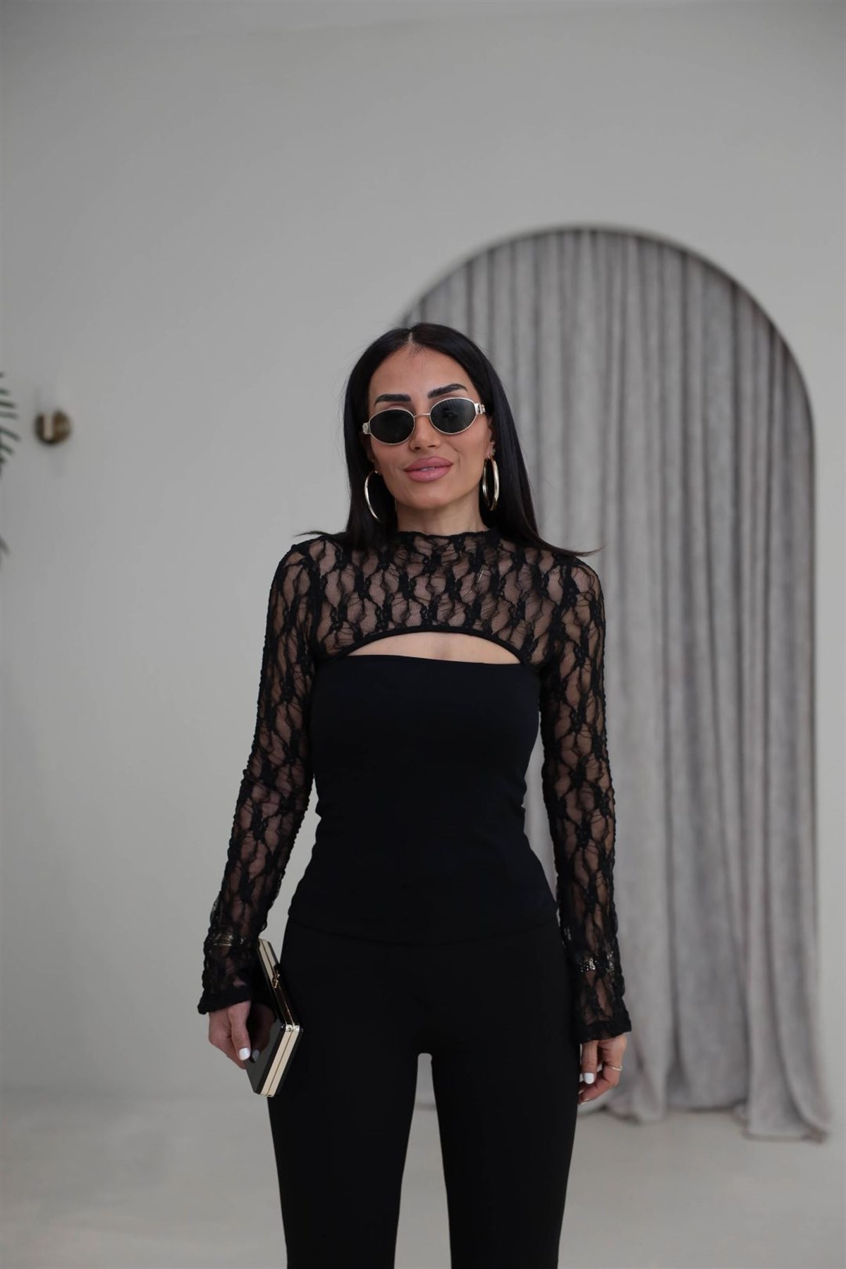 1020 Dantel Garnili Dik Yaka Pencere Detaylı Bluz SİYAH