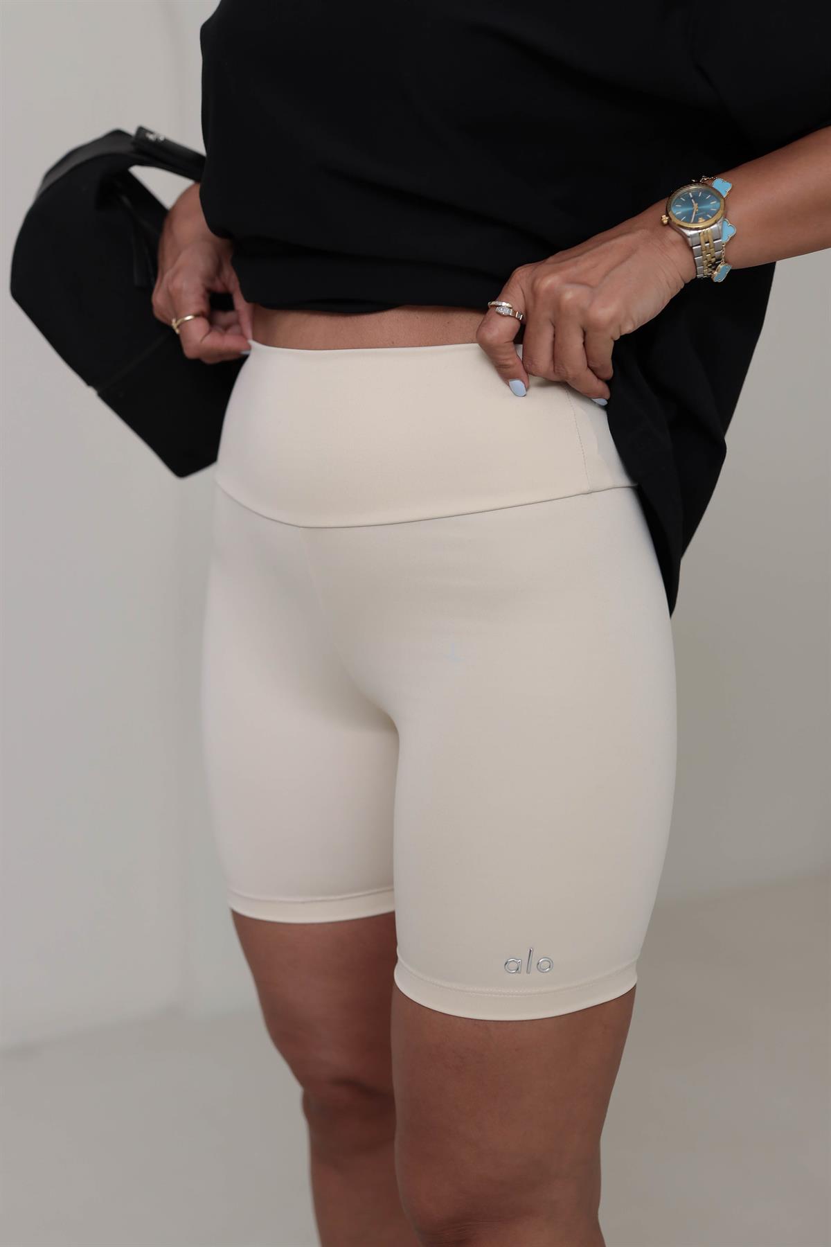 033 Yazı Baskılı Tayt Şort BEJ