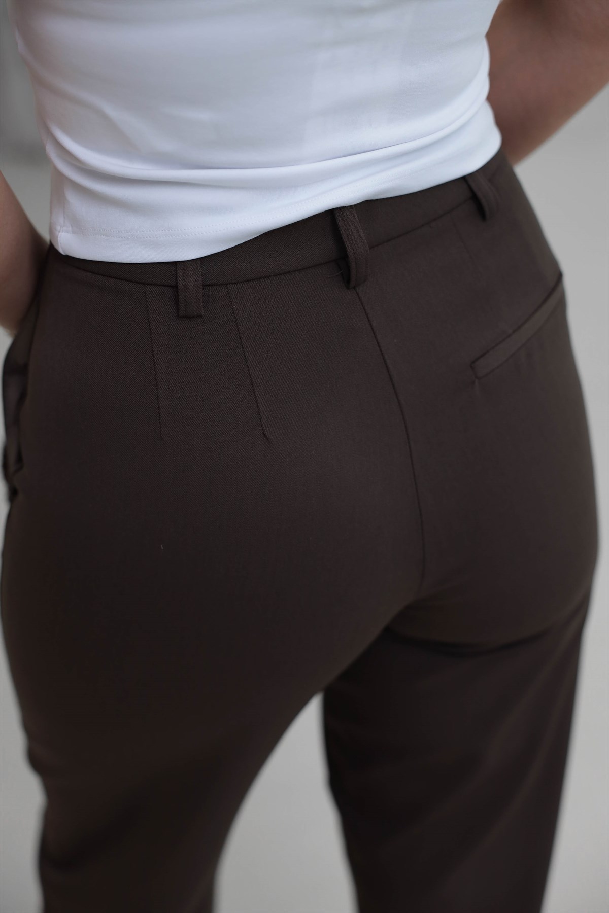 9957 Düz ve Rahat Kesim Kumaş Pantolon KAHVE