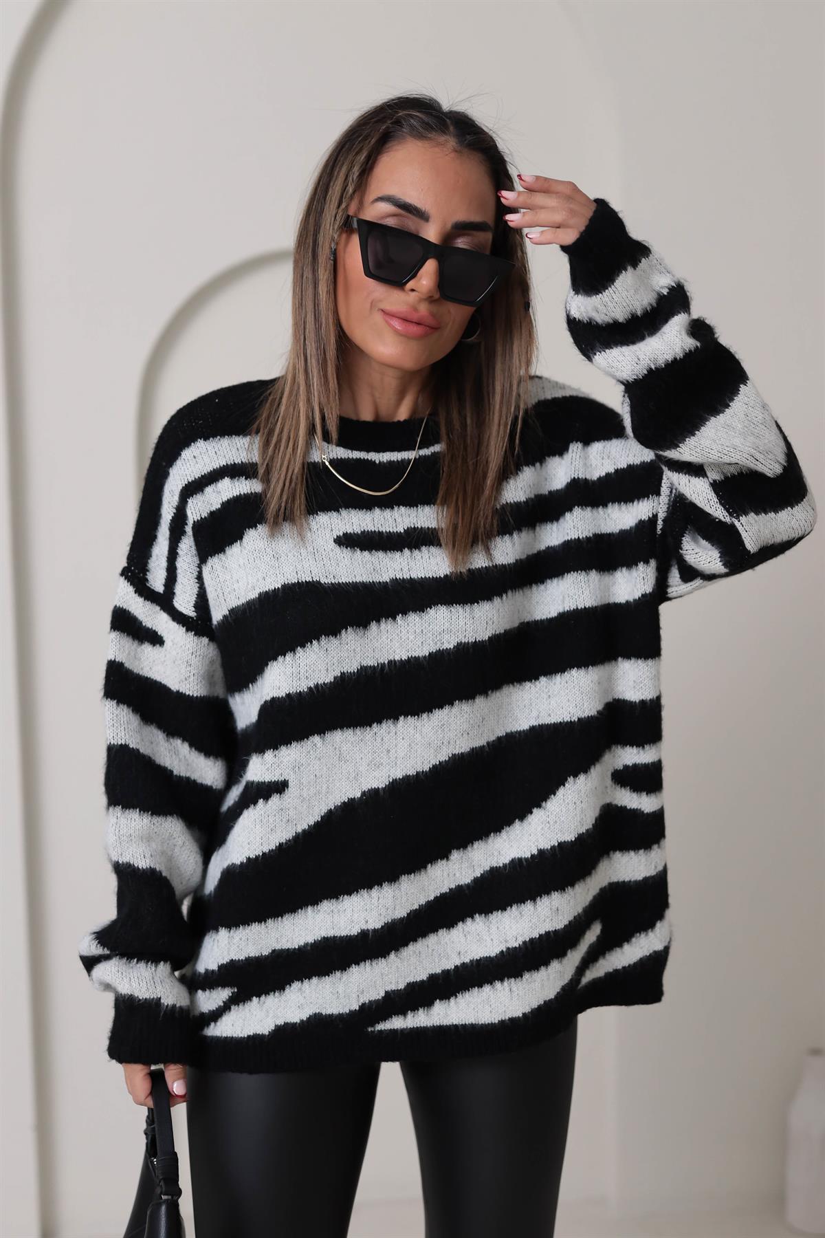 Zebra Desen Rahat Triko Kazak SİYAHBEYAZ