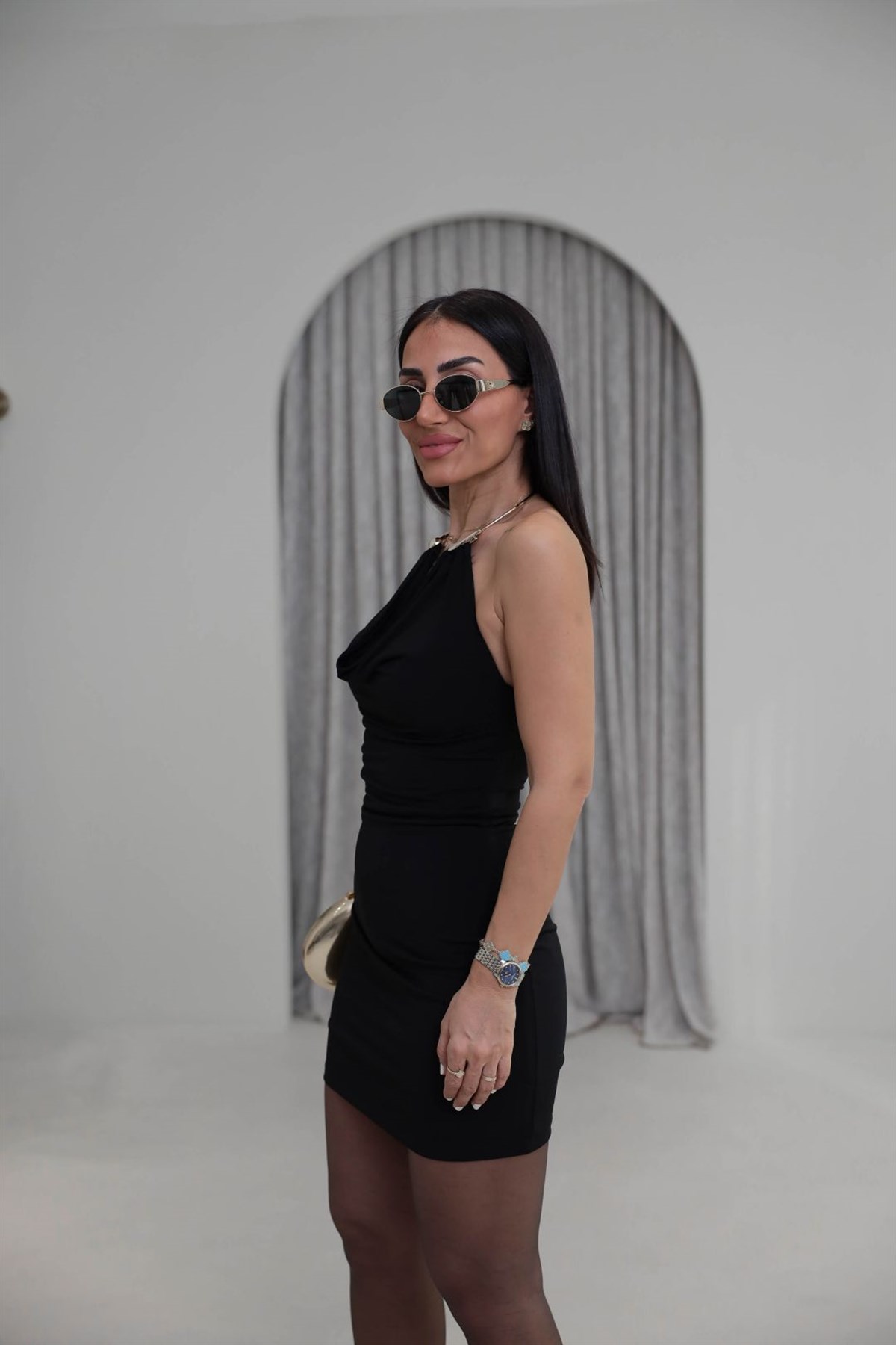 1976 Gold Aksesuarlı Degaje Yaka Mini Sandy Elbise SİYAH