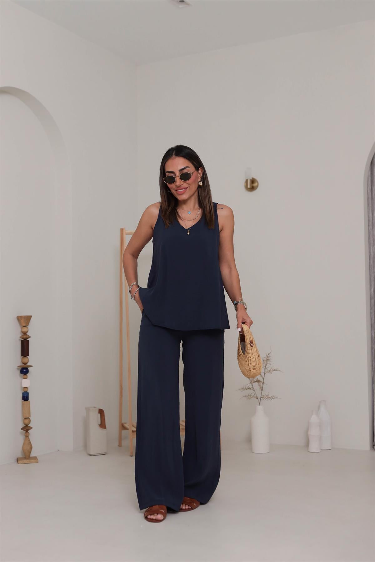 3142 V Yaka Sıfır Kol Tencel Takım LACİVERT