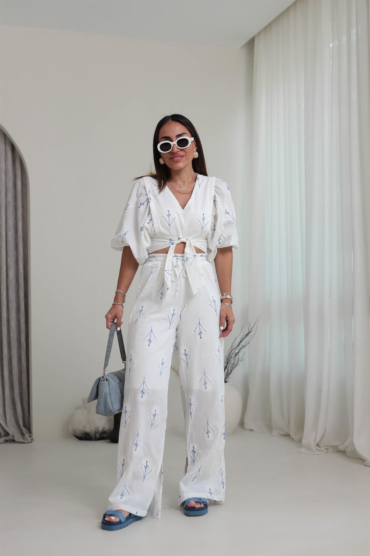 0040 Desenli Puf Keten İşlemeli Takım MAVİ