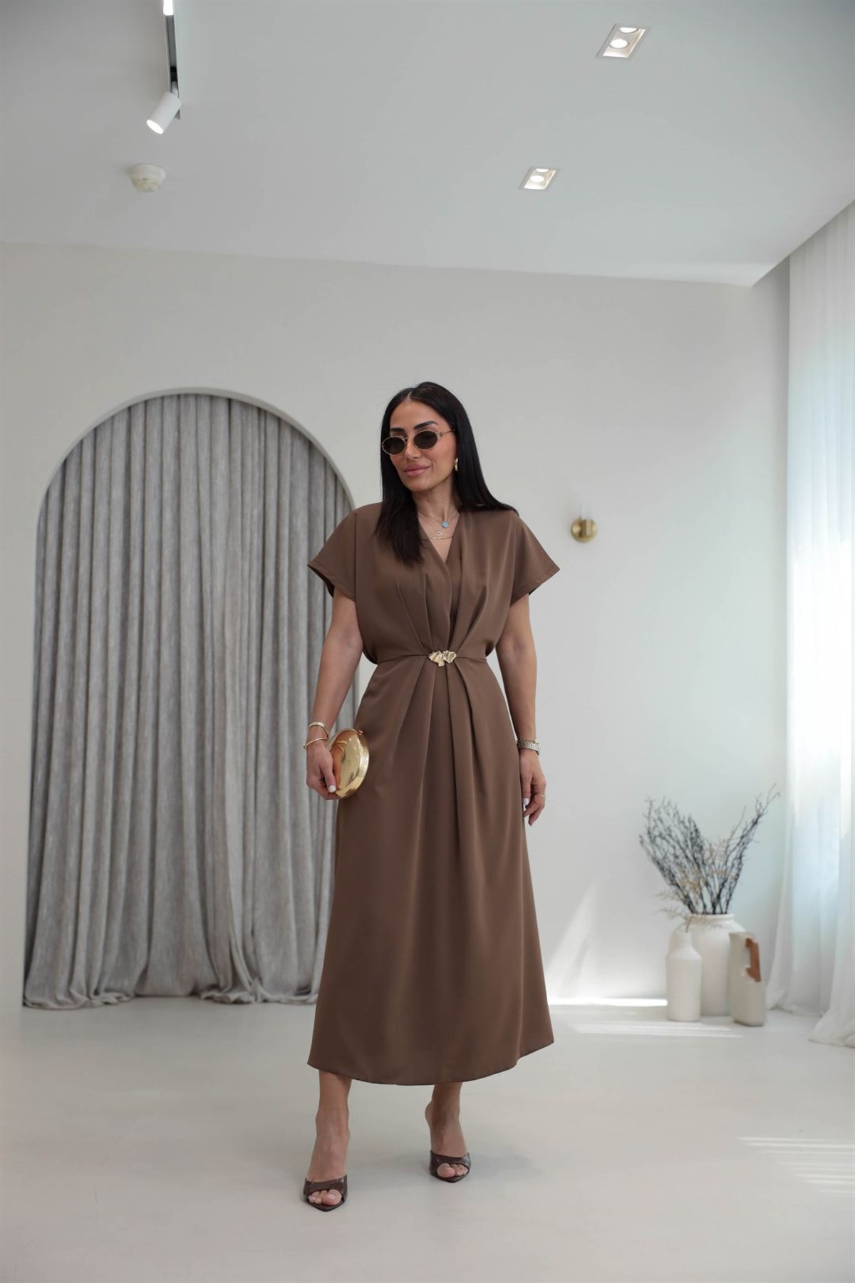 7285 Önü Gold Aksesuarlı Elbise KAHVE