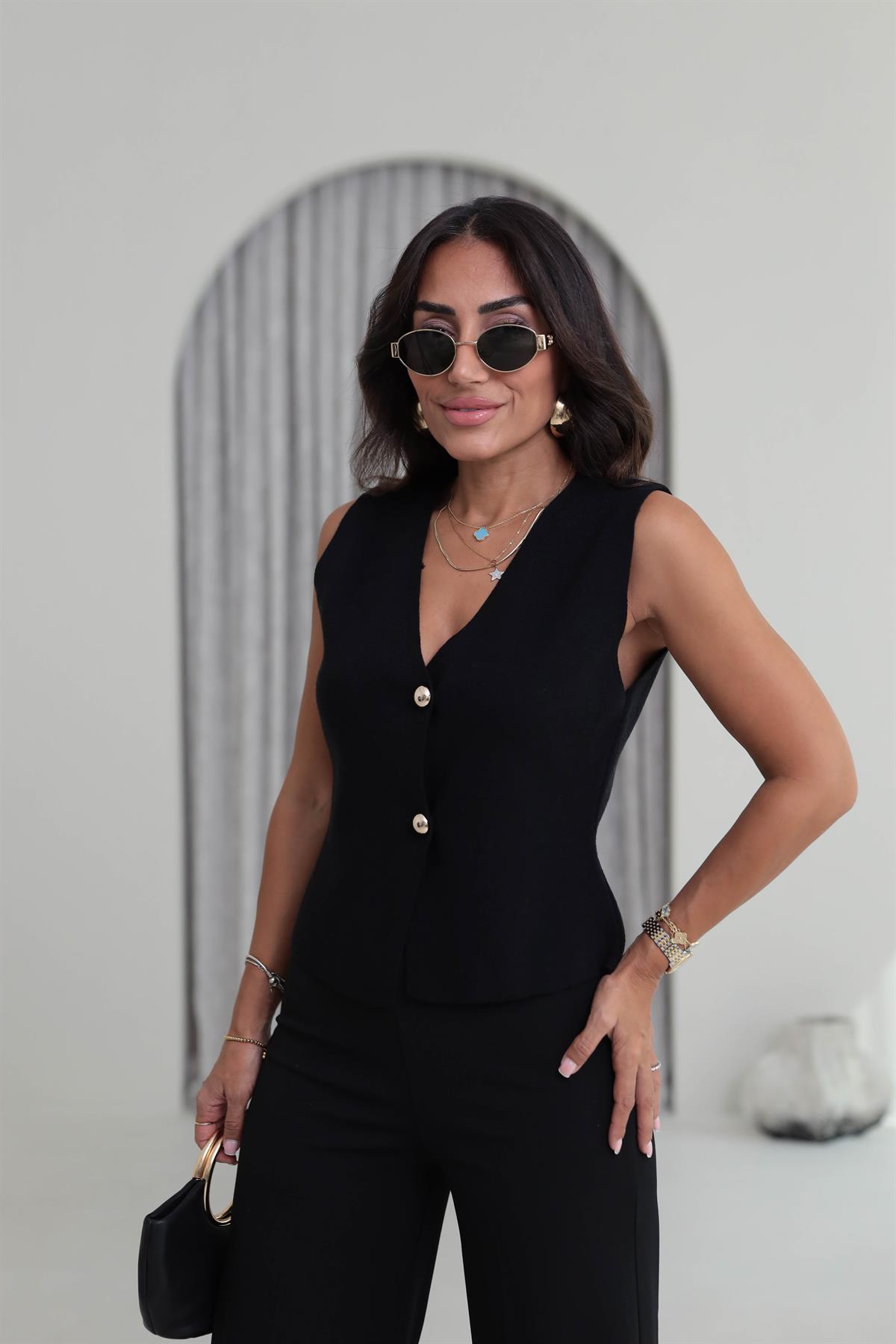 Y003 Büyük Gold Düğmeli Triko Yelek SİYAH