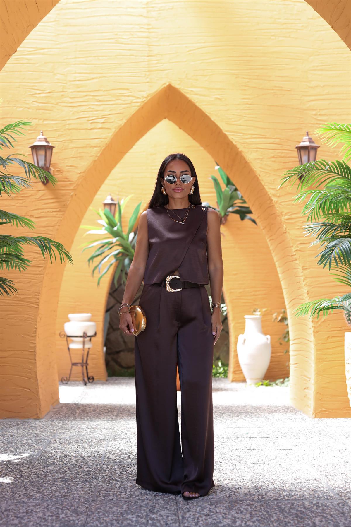 7028 Kemerli Gold Düğmeli İpek Saten Takım KAHVE