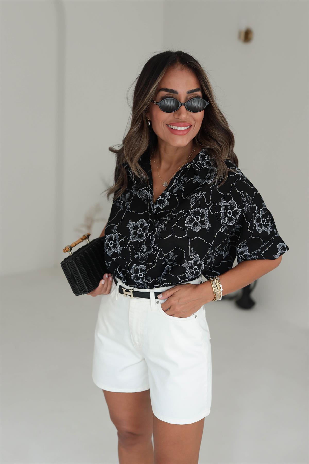 7427 Çiçek Desenli Kısa Kol Sırtı Düğmeli Gömlek