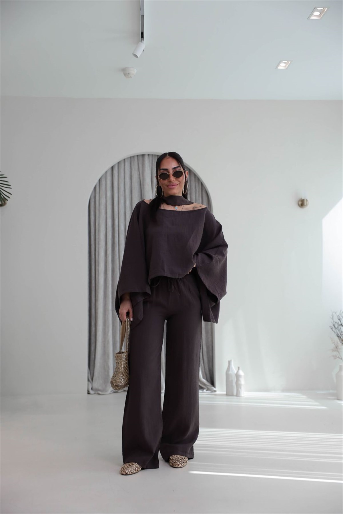 Fular Detaylı Pelerin Bluz Pantolon Takım KAHVE