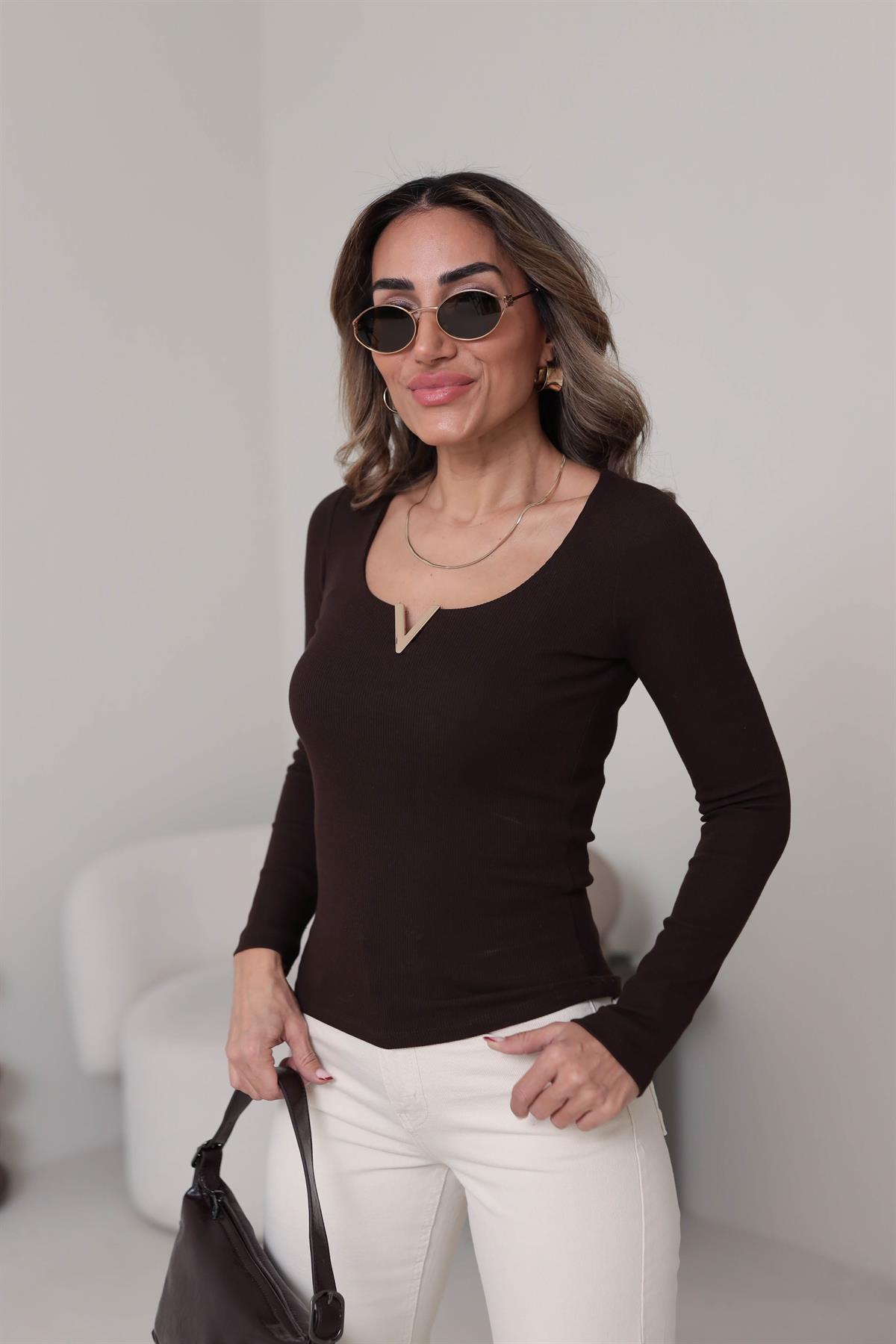 6334 V Gold Detaylı Uzun Kol Bluz KAHVE