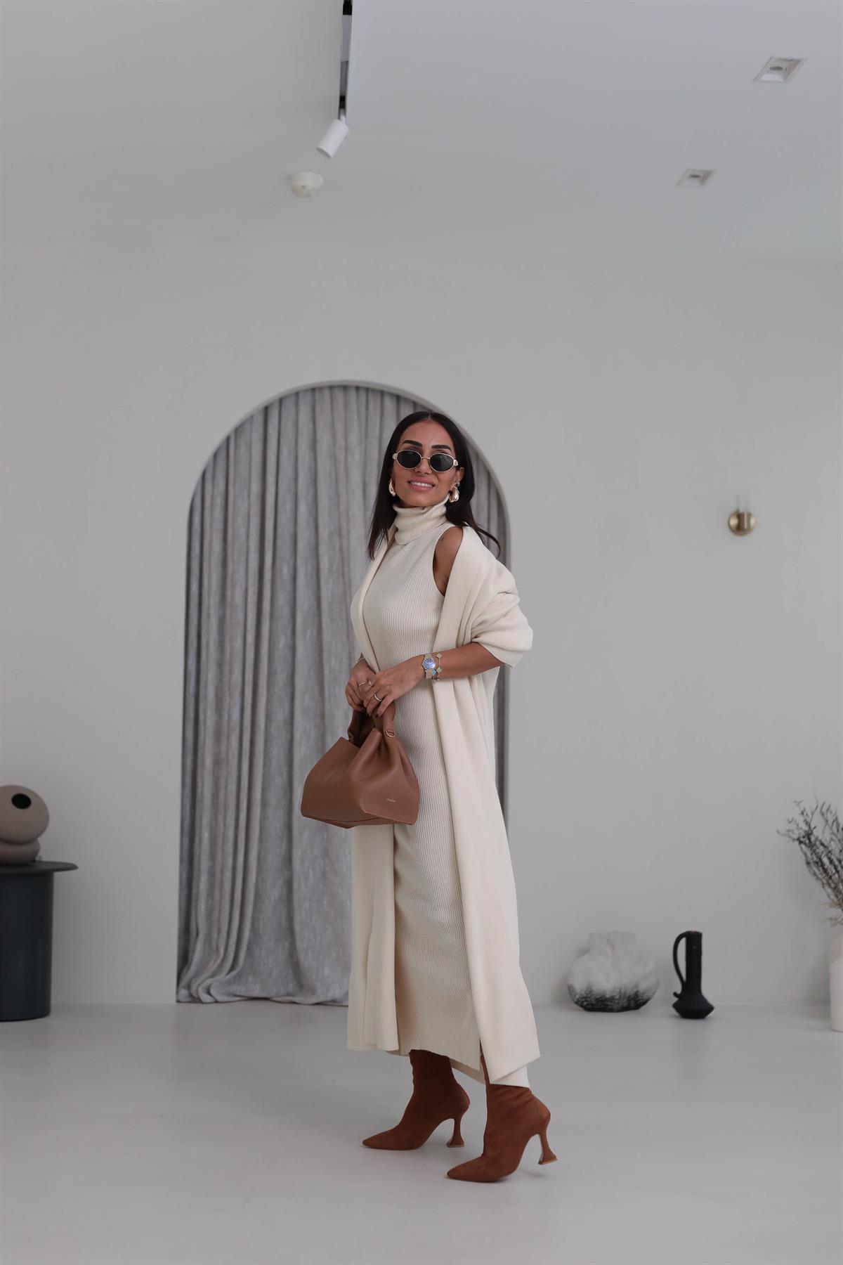 0117 Balıkçı Yaka Sıfır Kol Elbiseli Hırkalı Takım KREM