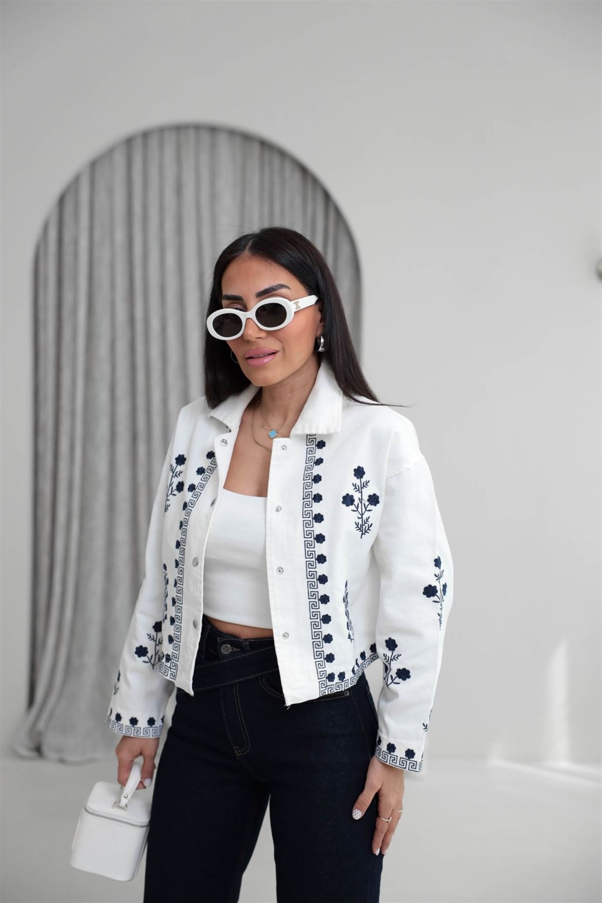 5906 İşleme ve Nakış Detaylı Kot Ceket EKRU