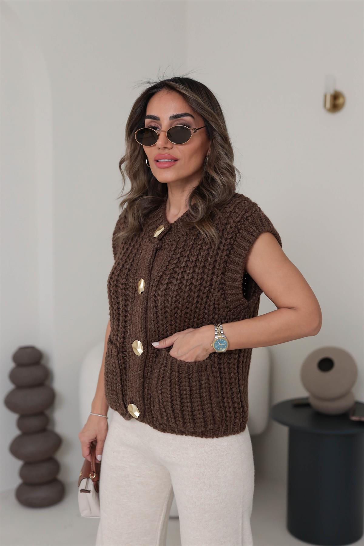 0961 Bisiklet Yaka Gold Düğme Detaylı Kolsuz Hırka KAHVE