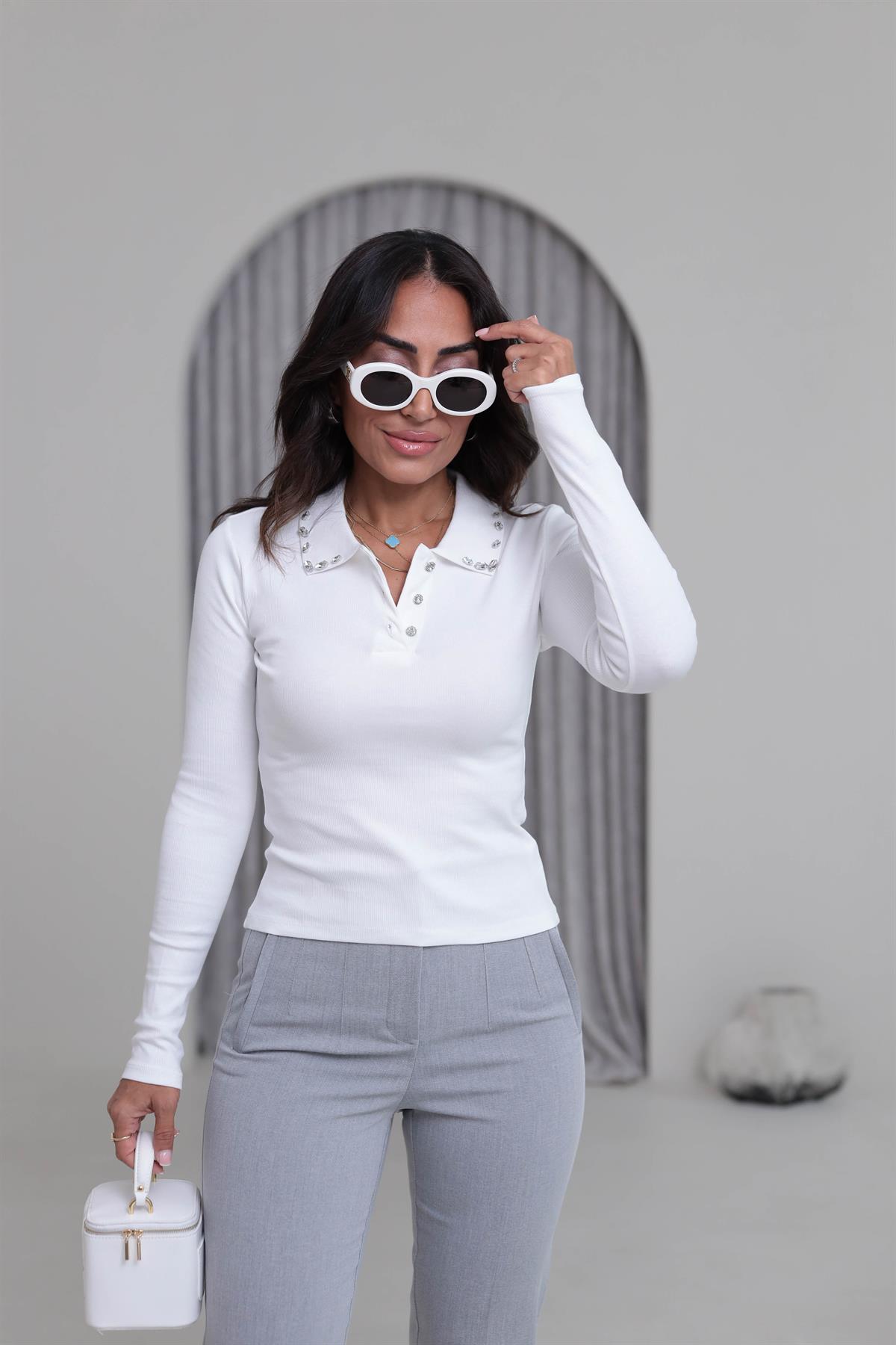 7026 Yakası Taş Çakım Düğmeli Bluz EKRU