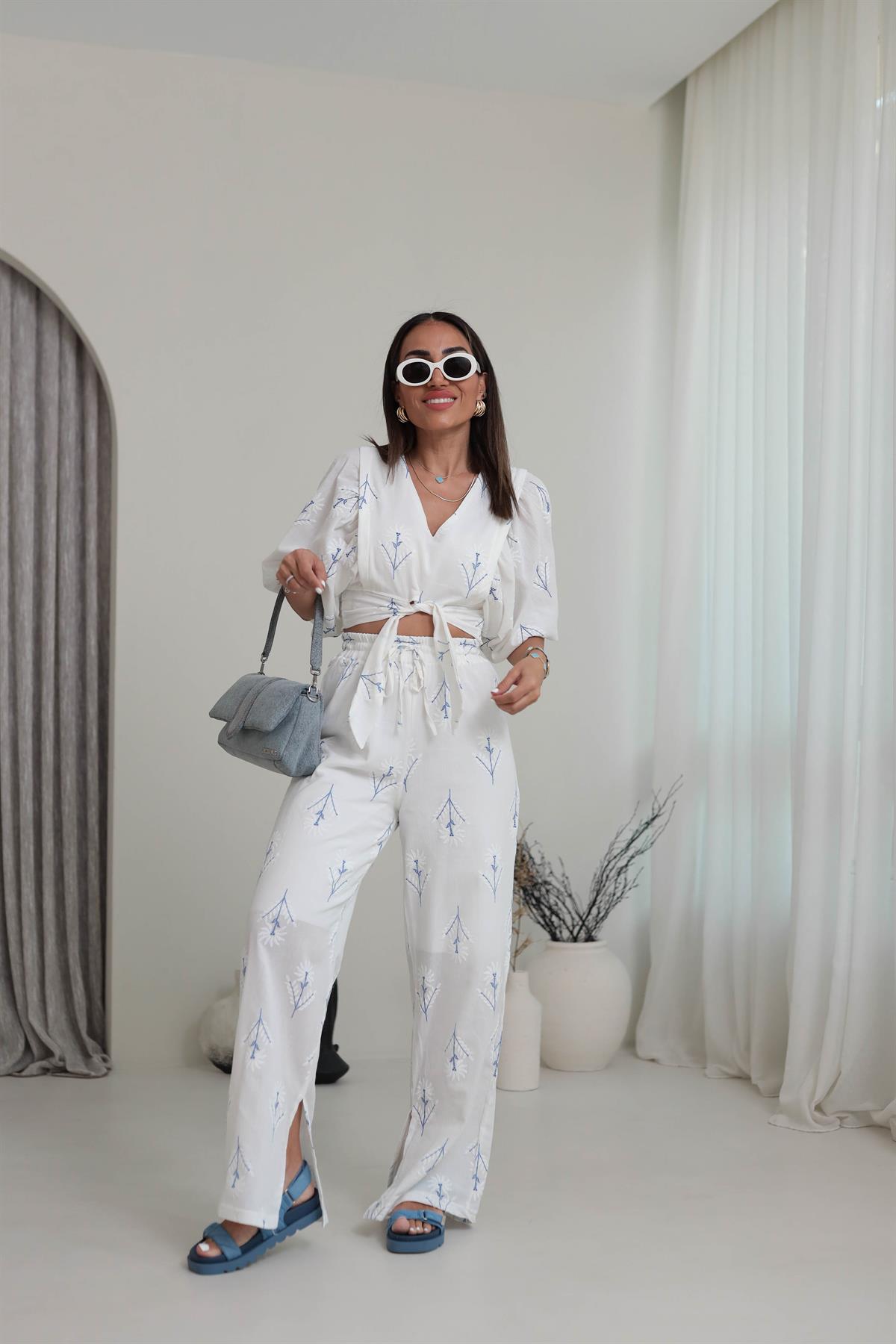 0040 Desenli Puf Keten İşlemeli Takım MAVİ