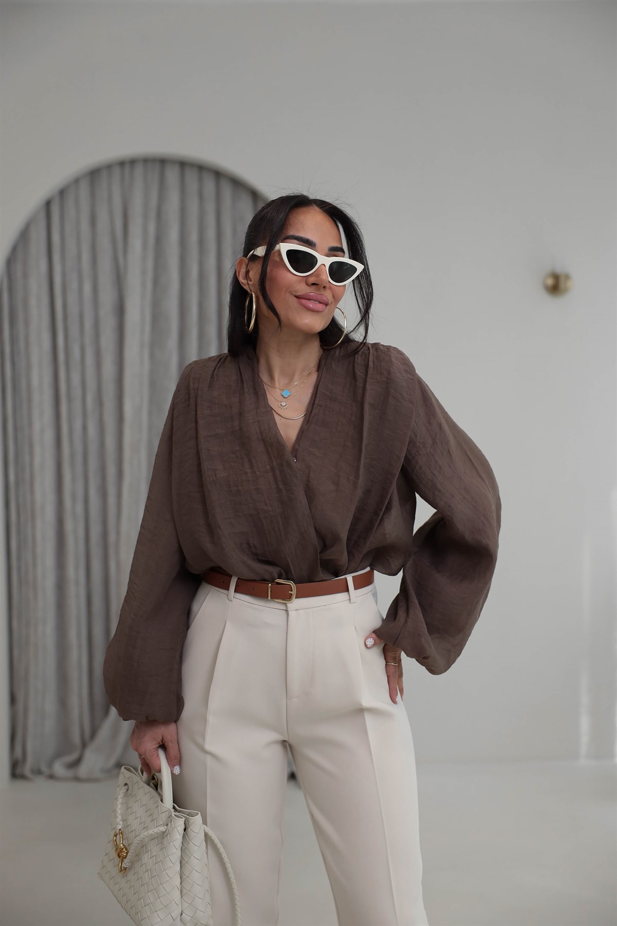 5048 Vatkalı Balon Kol Dökümlü Tencel Bluz KAHVE