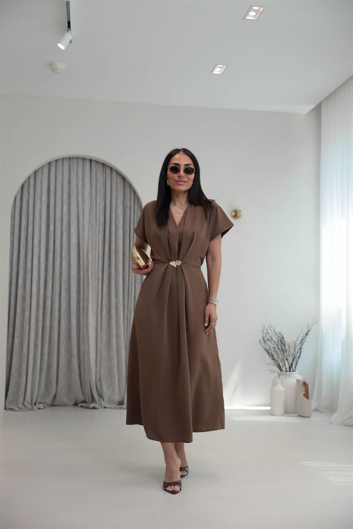 7285 Önü Gold Aksesuarlı Elbise KAHVE