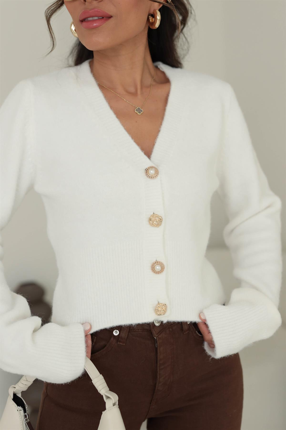 0273 V Yaka Gold Düğme Detaylı Hırka EKRU