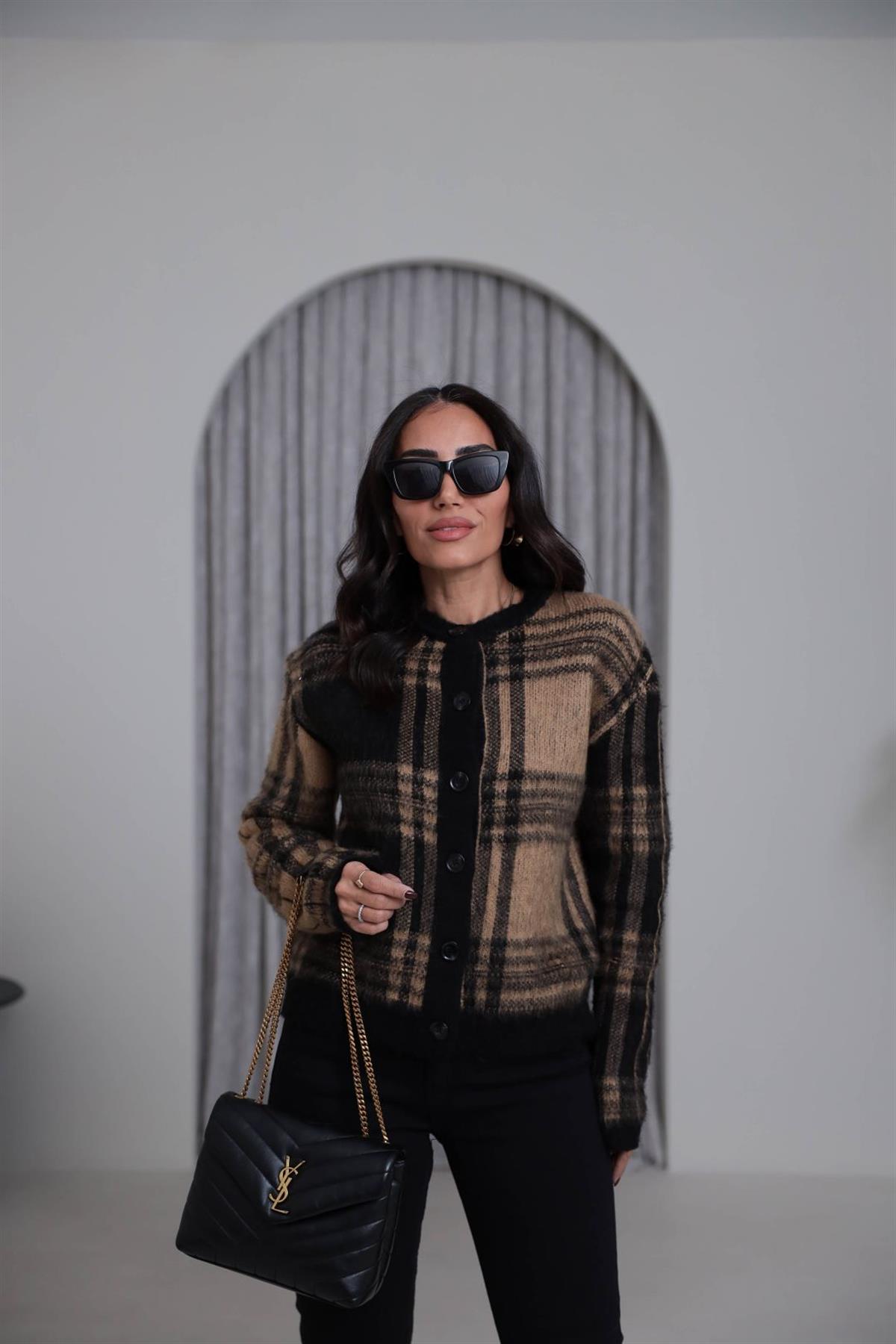 0092 Bisiklet Yaka Kare Desenli Hırka SİYAH-BEJ