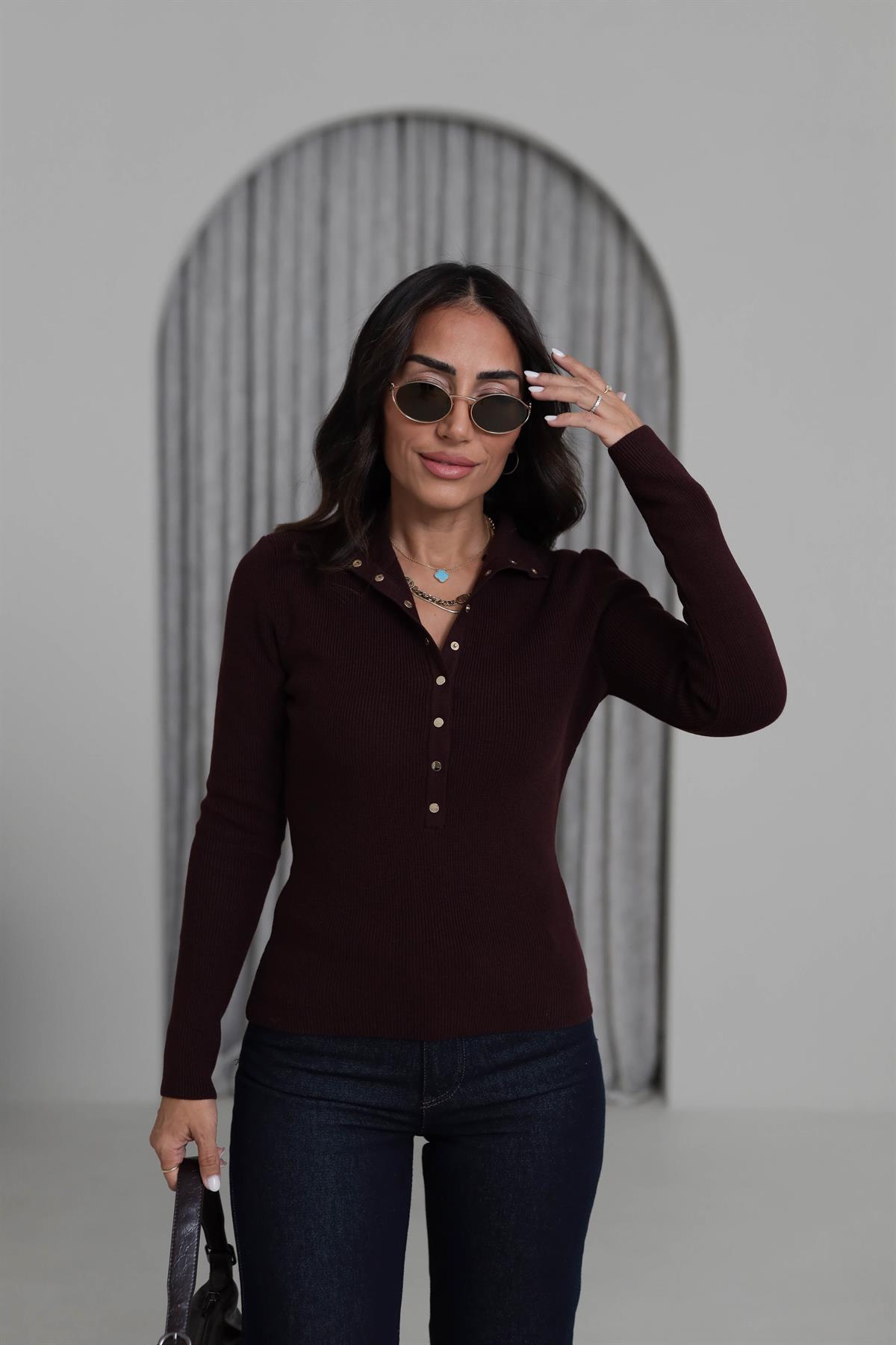 0686 Dik Yaka Çıtçıtlı Triko Kazak BORDO