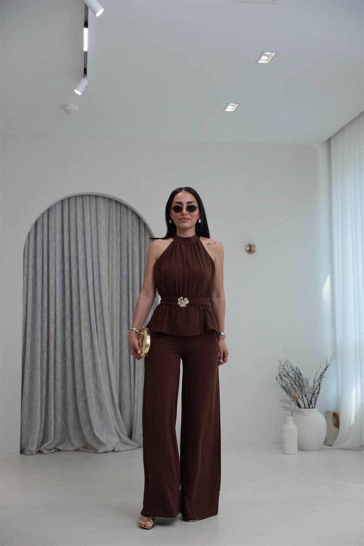 3944 Broş Detaylı Halter Yaka Tulum KAHVE