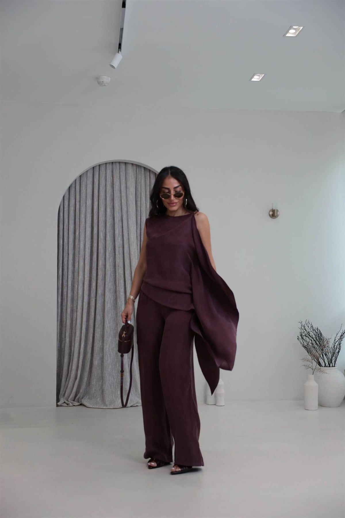 1395 Omuzu Aksesuar Detaylı Asimetrik Tencel Pantolon Takım MÜRDÜM
