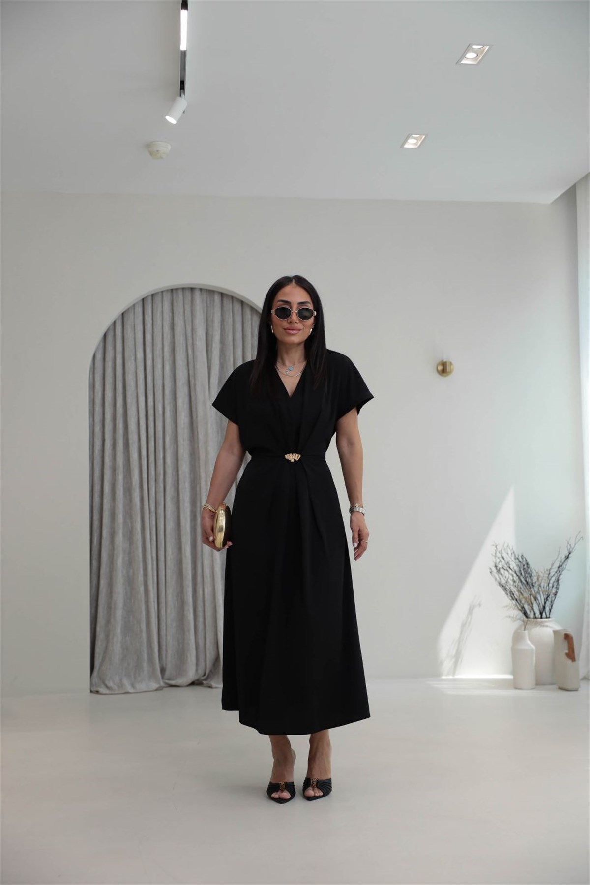 7285 Önü Gold Aksesuarlı Elbise SİYAH