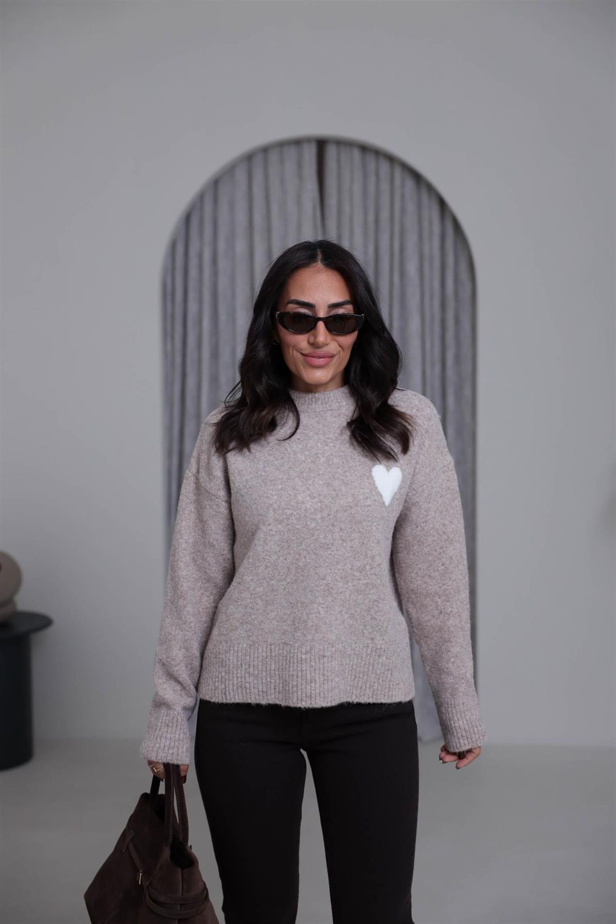 0837 Bisiklet Yaka Kalp Detaylı Triko Kazak VİZON