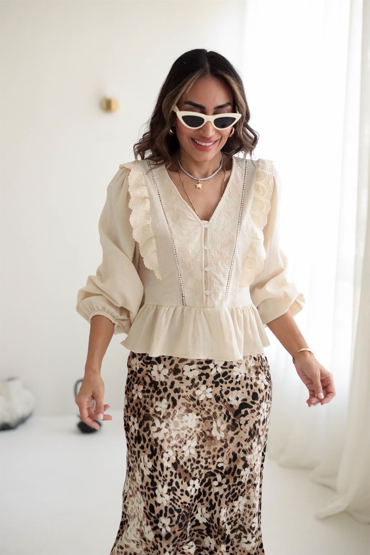 5137 Kolları Lastikli Önden Düğmeli Bluz