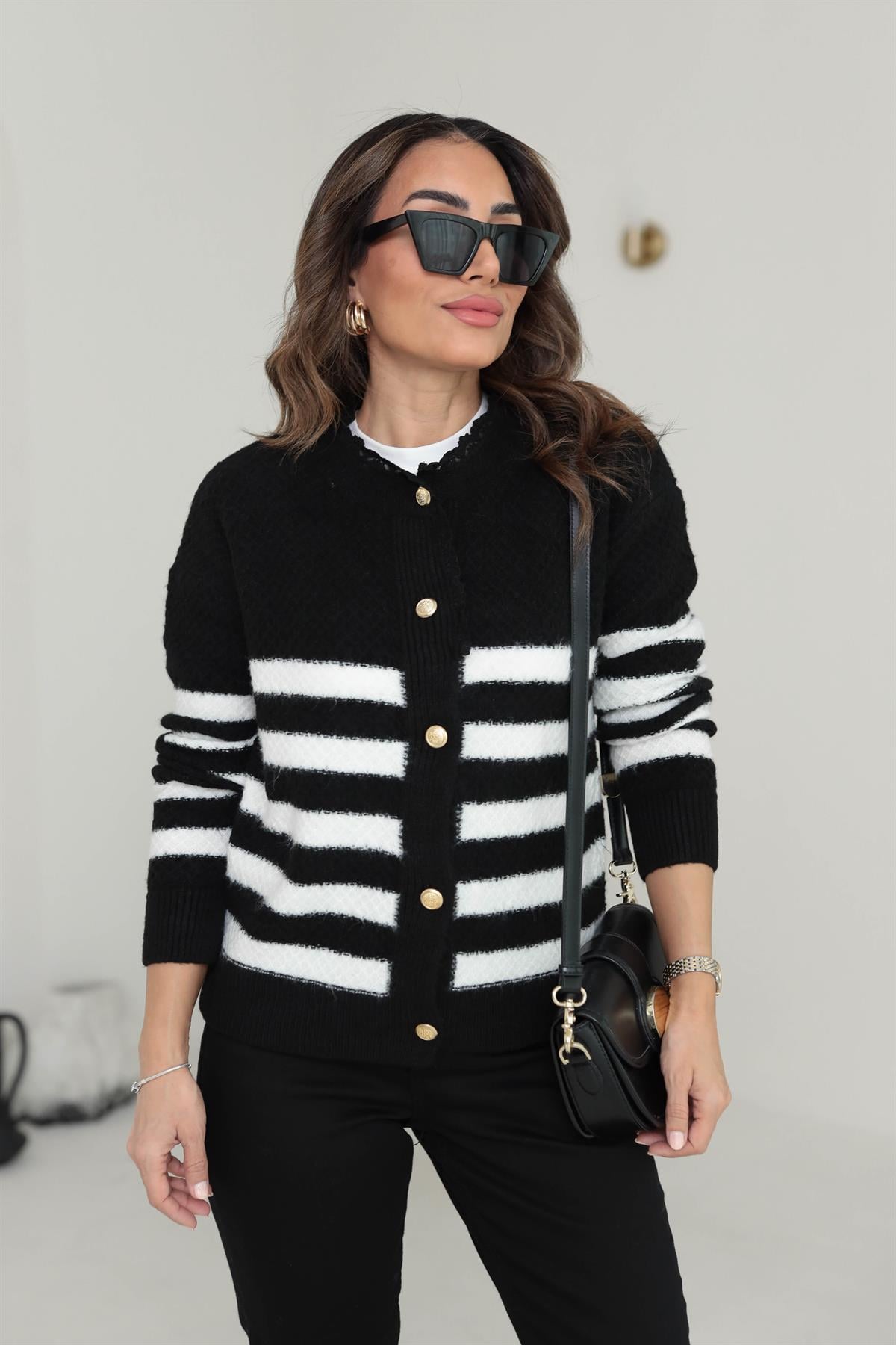 Yaka Dantelli Gold Düğmeli Hırka SİYAHBEYAZ