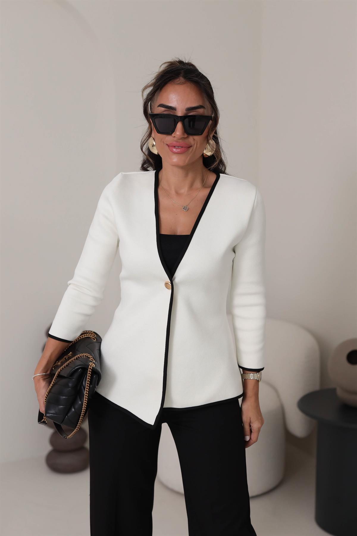 1212 Biyeli Gold Düğmeli Çelik Örme Ceket EKRU