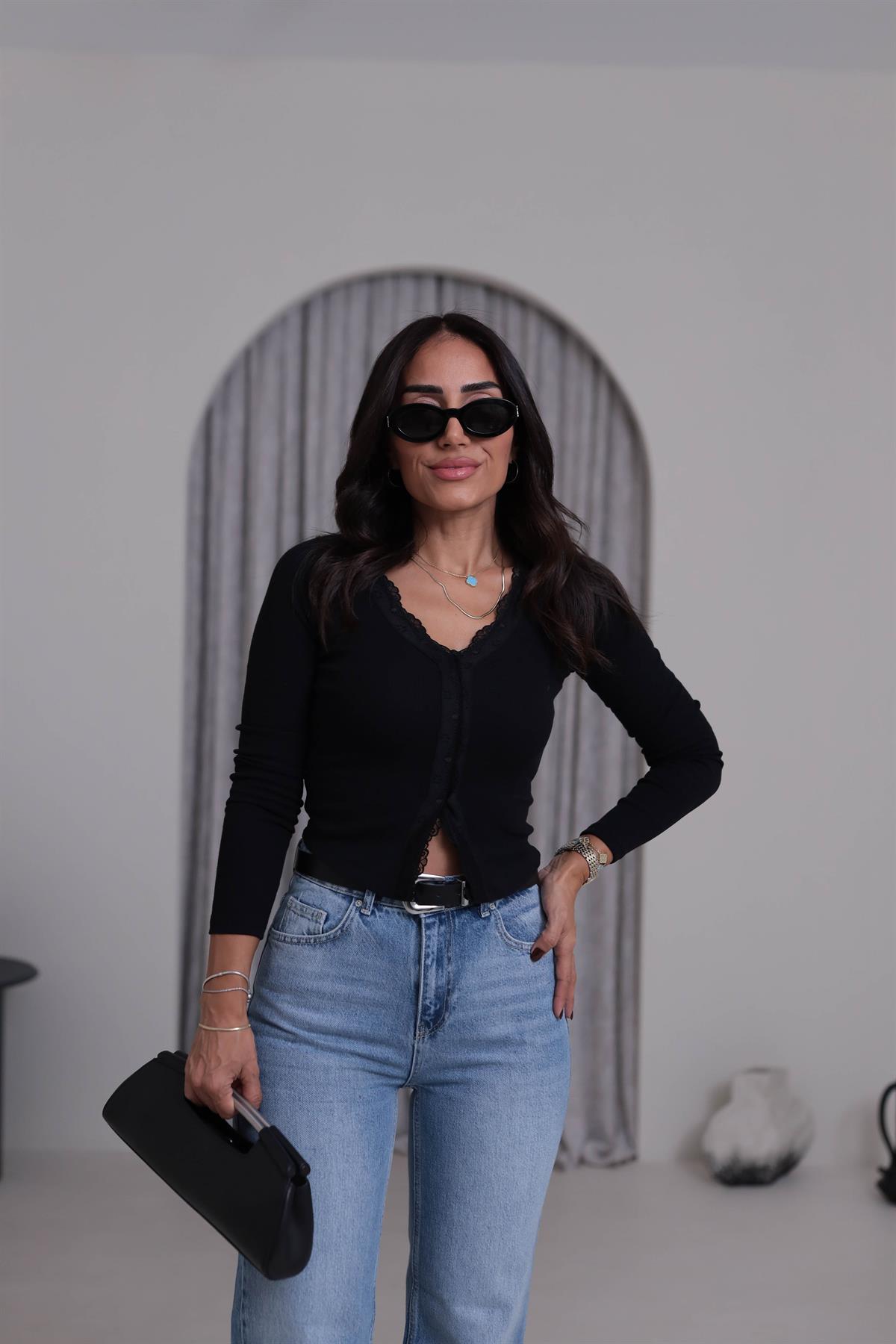 1046 Dantel Detaylı V Yaka Kaşkorse Bluz SİYAH