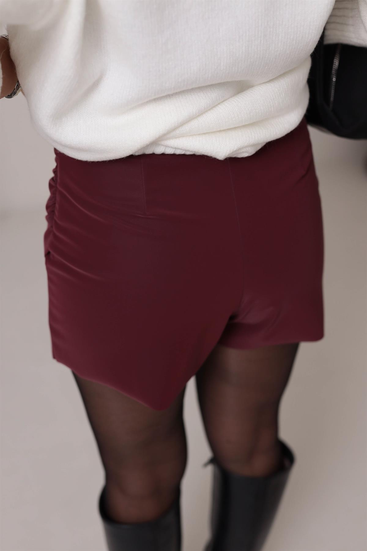 8062 Mat Deri Kapaklı Şort Etek