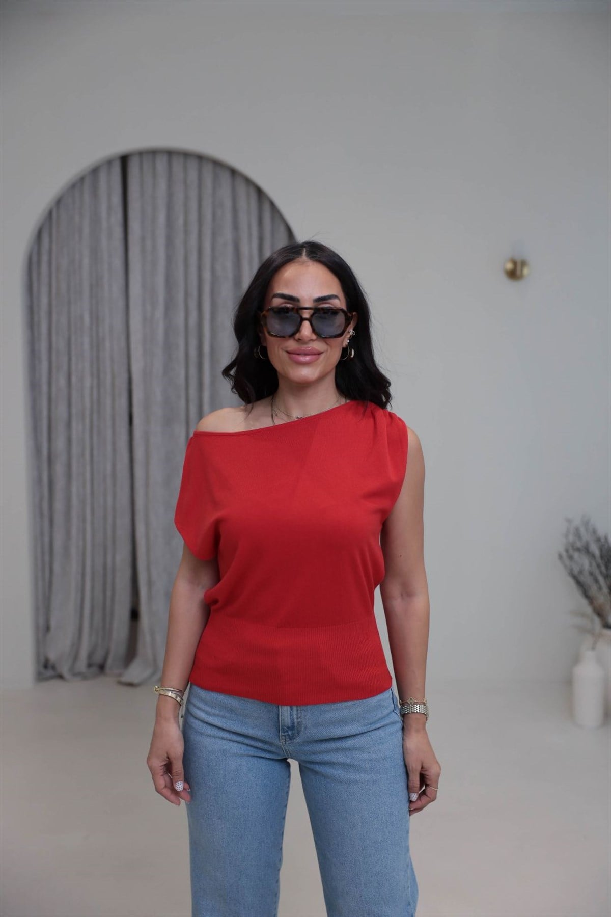 0870 Kayık Yaka Sıfır Kol Altı Lastikli  Bluz KIRMIZI