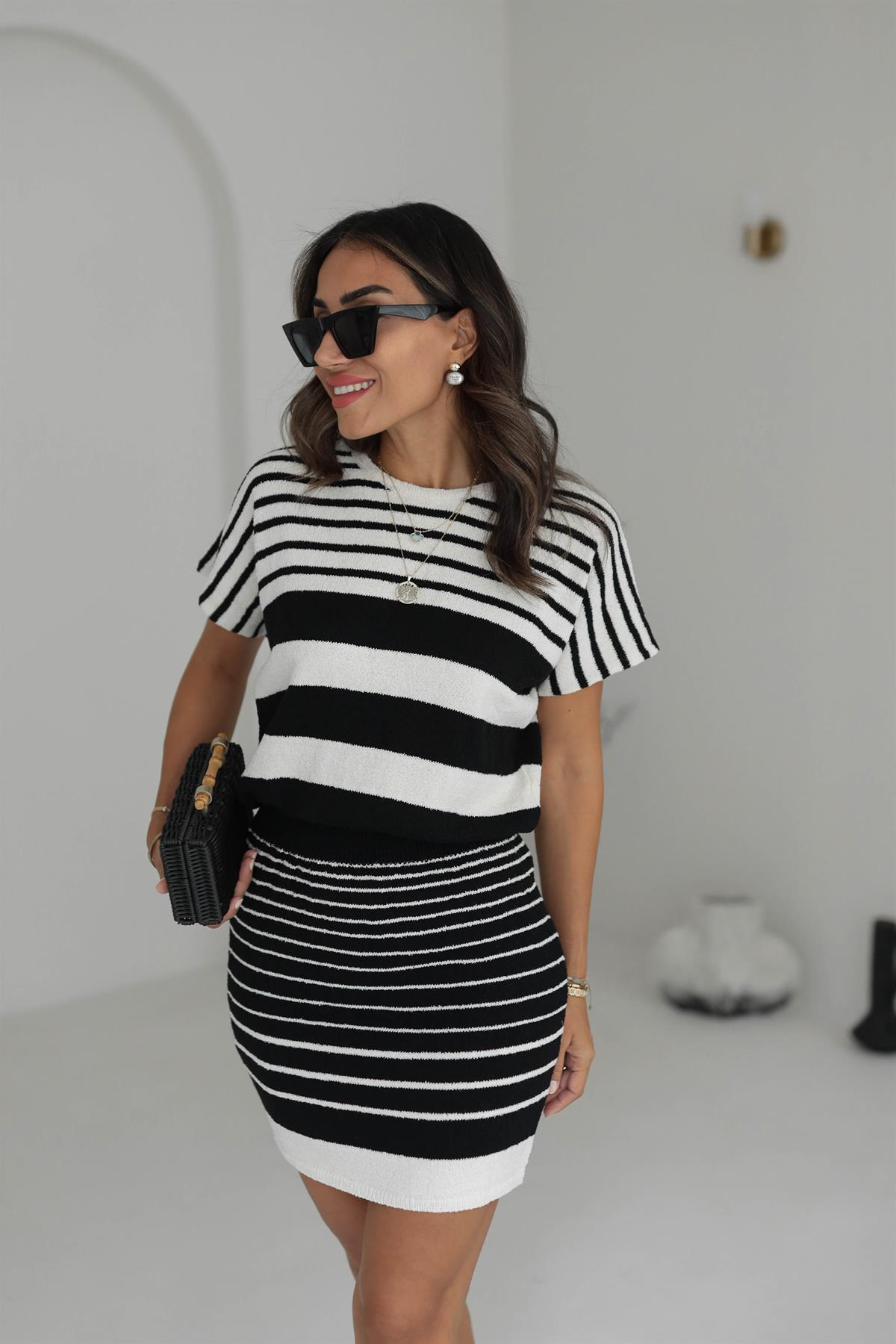 0868 Çizgili Etekli Triko Takım