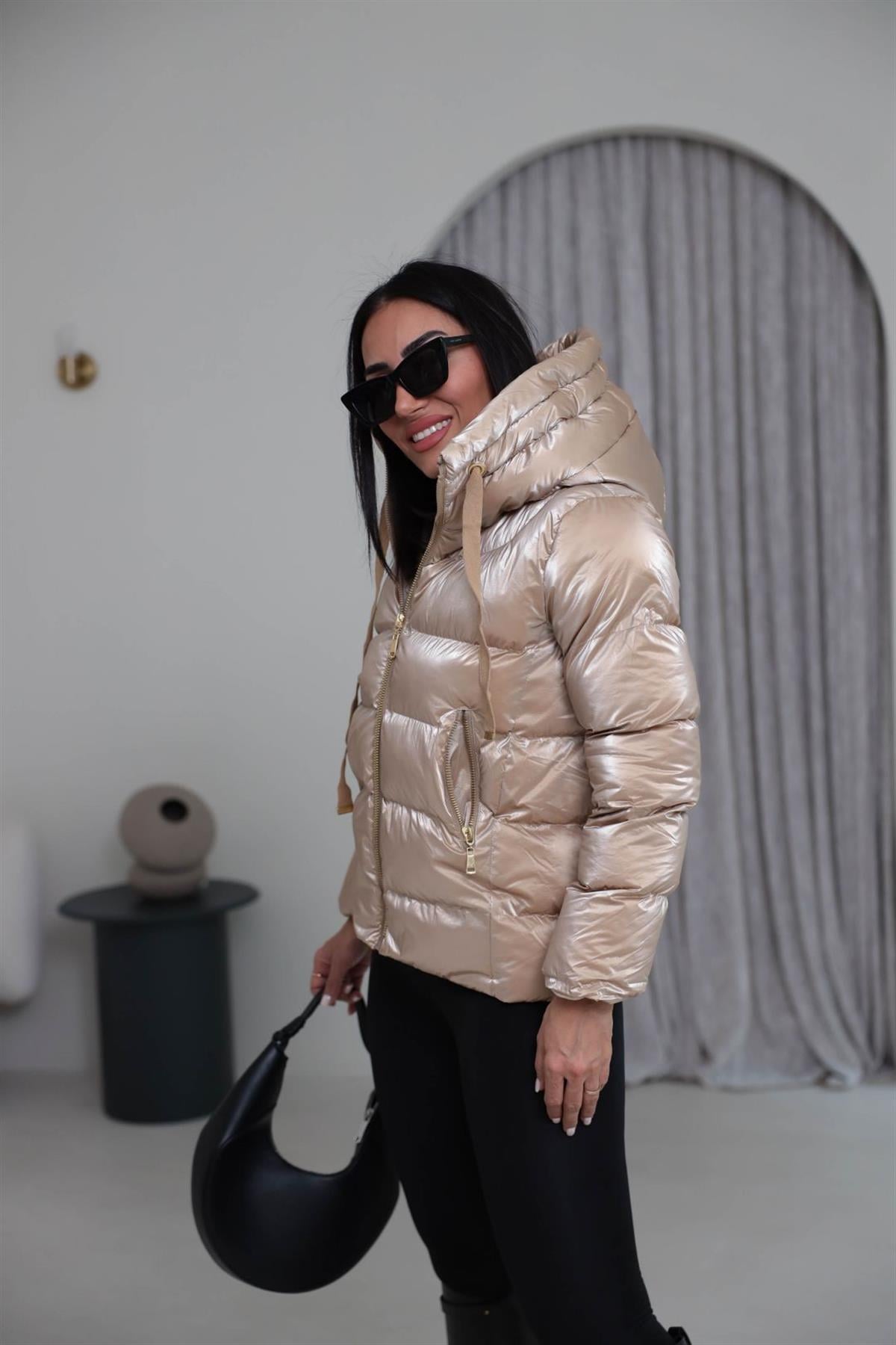 2262 Kapşonlu Parlak Dokulu Şişme Mont Bal Köpüğü