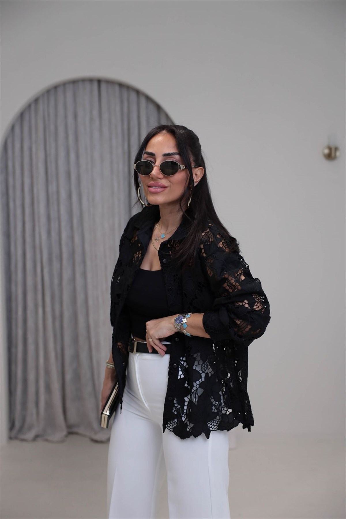 Kol Lastik Detaylı Güpürlü Gömlek SİYAH