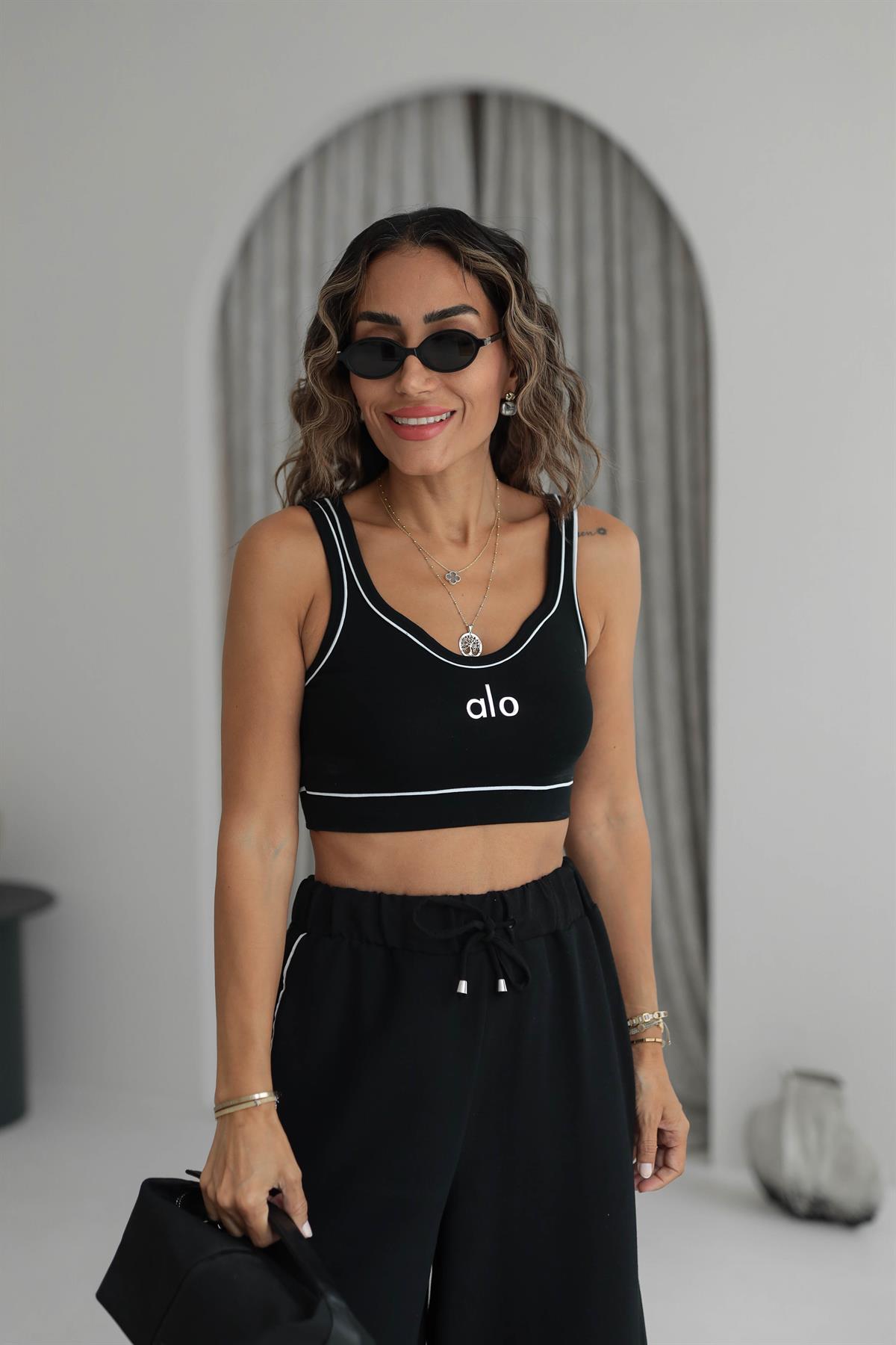 1050 Gümüş Yazı Detaylı Biyeli Atlet SİYAH