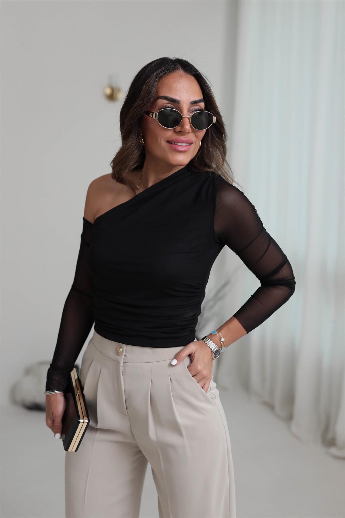 3322 Omuz Detaylı Drapeli Tül Bluz SİYAH