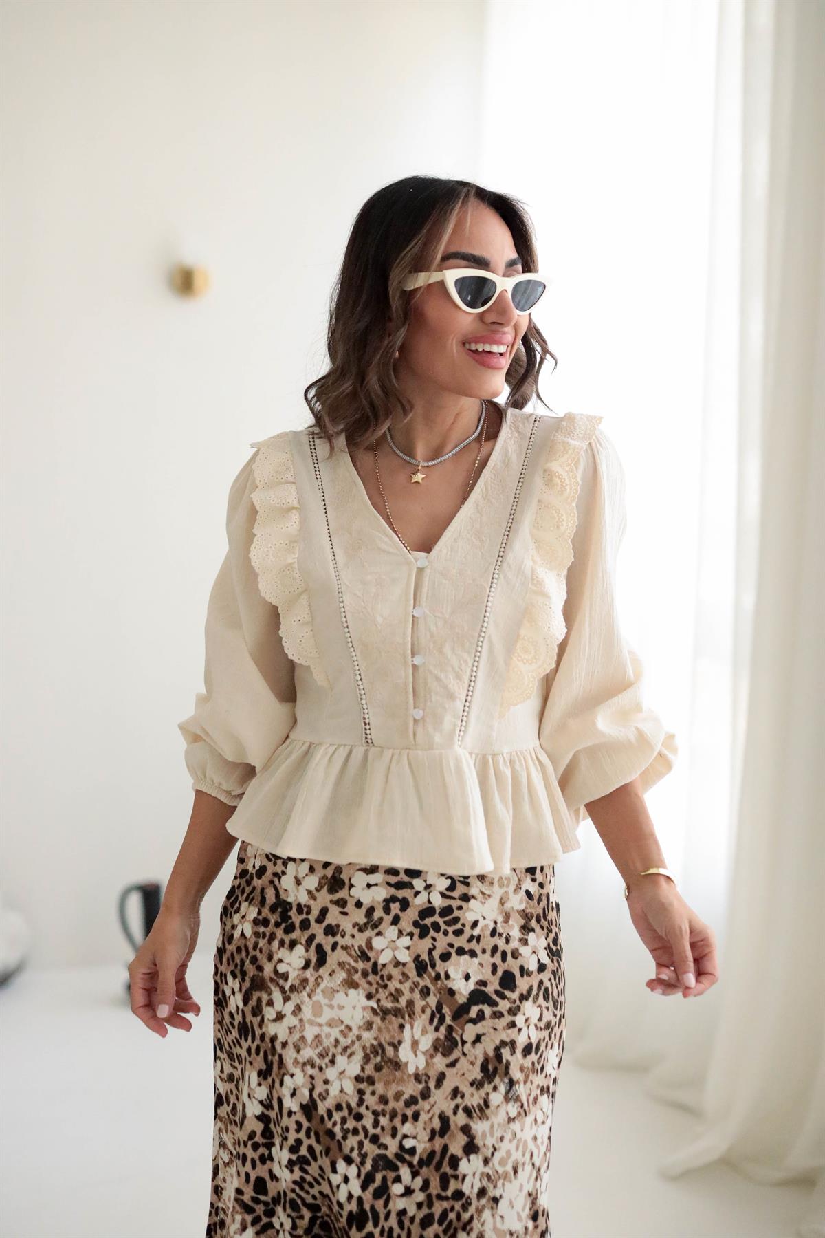 5137 Kolları Lastikli Önden Düğmeli Bluz