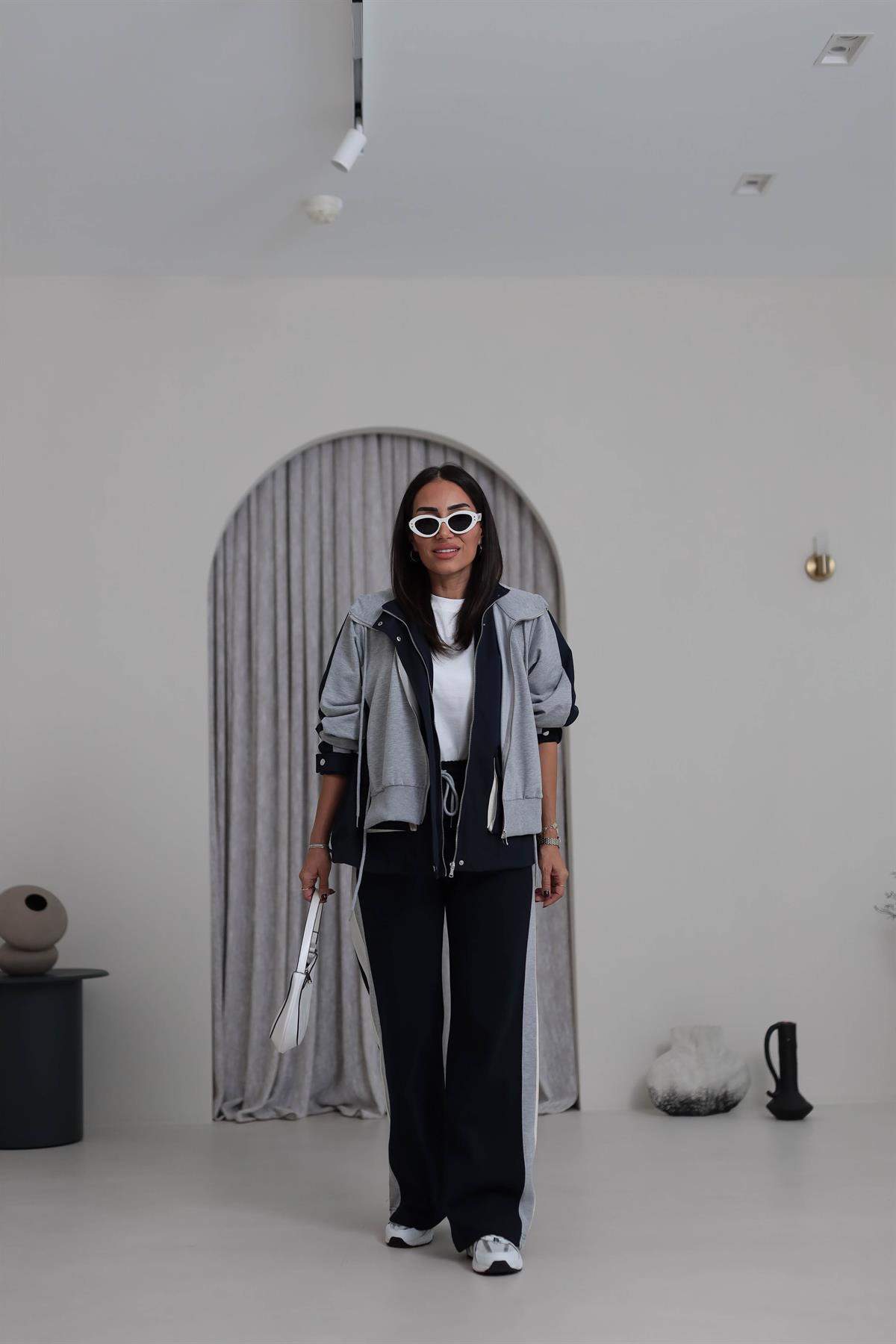 6754 Tasarım Garnili Takım LACİVERT