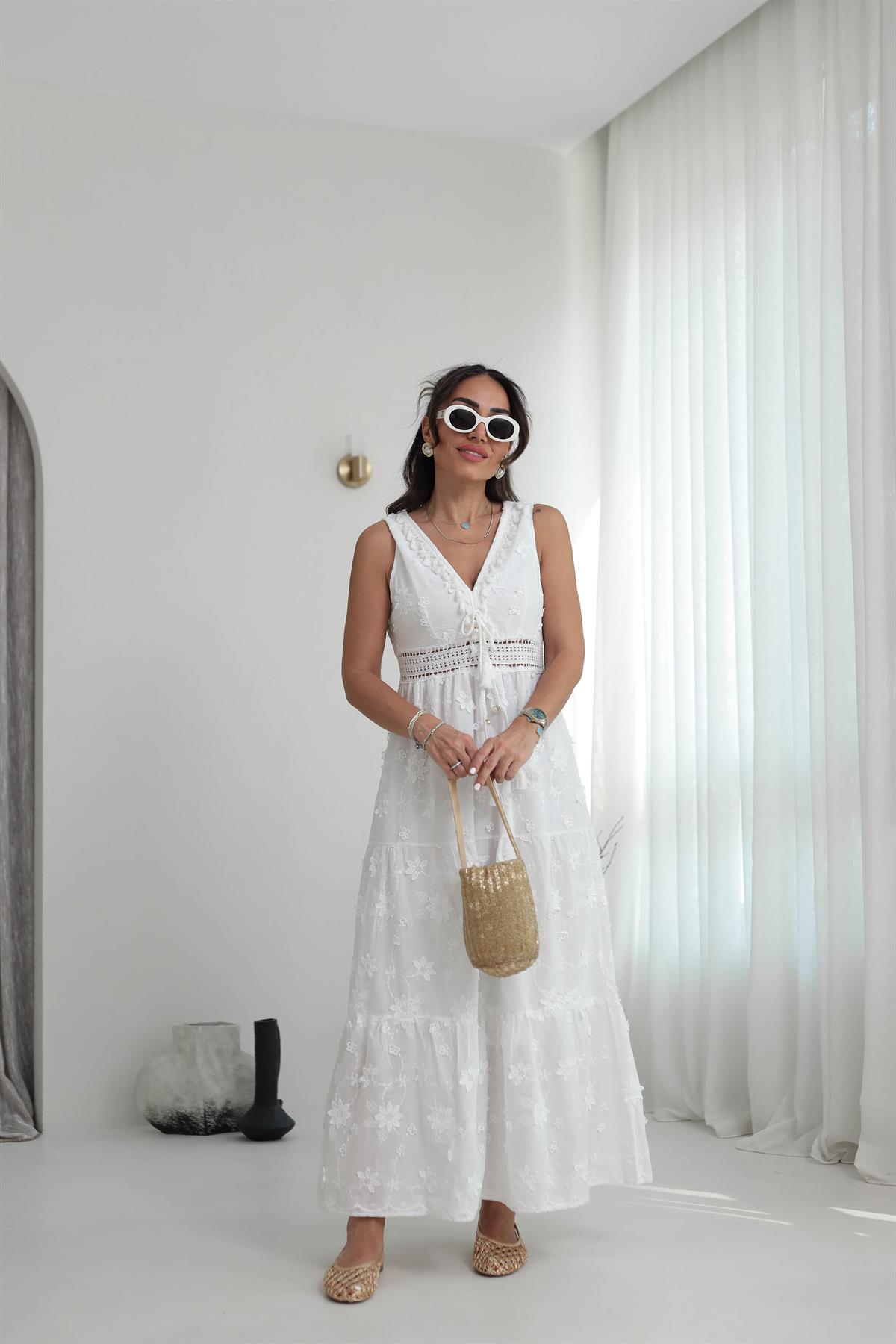 8231 V Yaka Püskül Detay İşlemeli Elbise BEYAZ