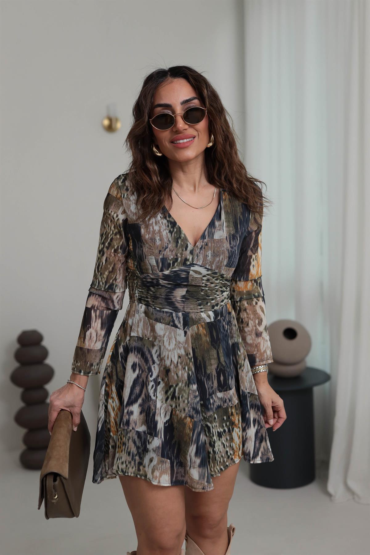 8473 V Yaka Desenli Şifon Elbise DESENLİ