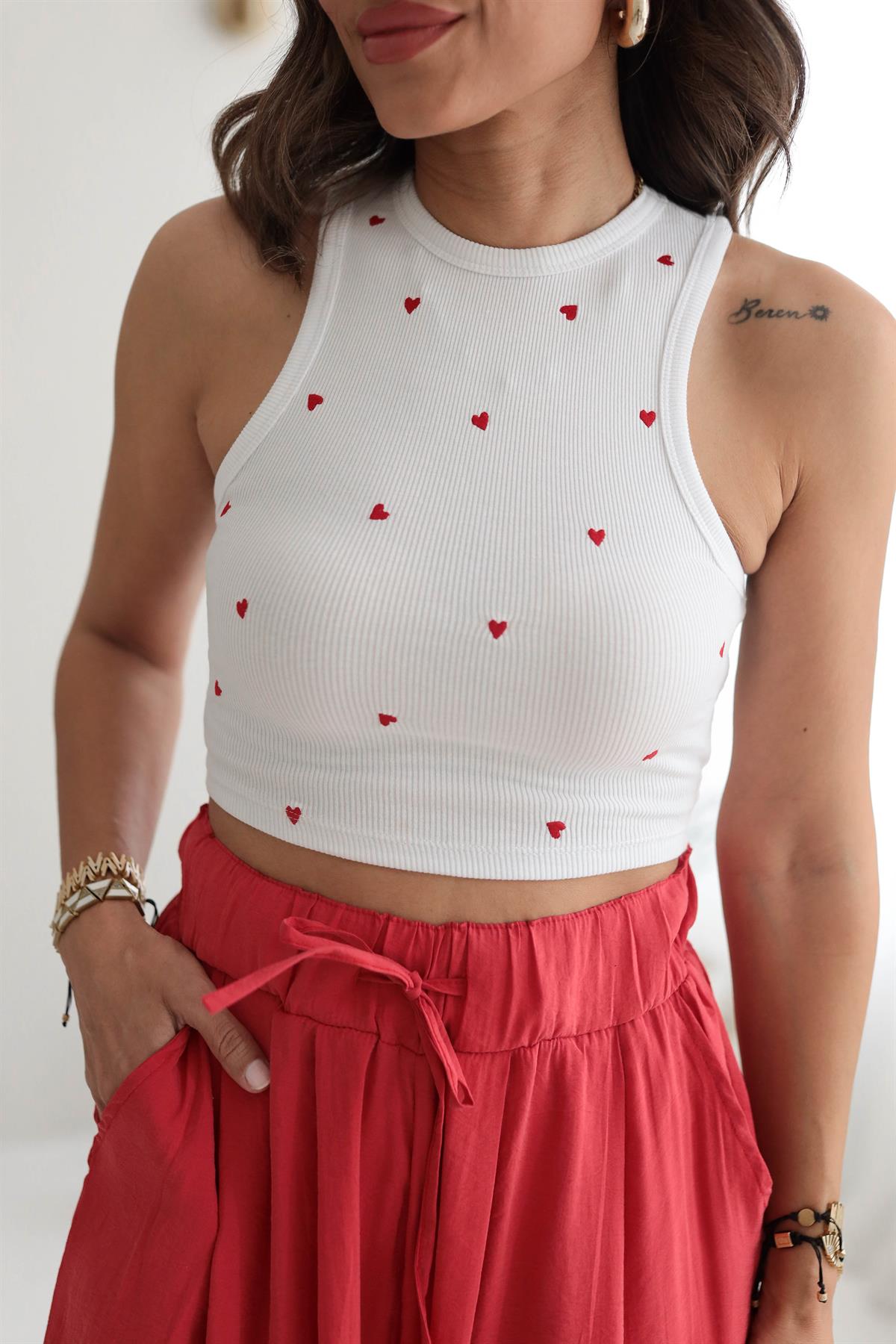 0819 Kalp Nakışlı Crop Top