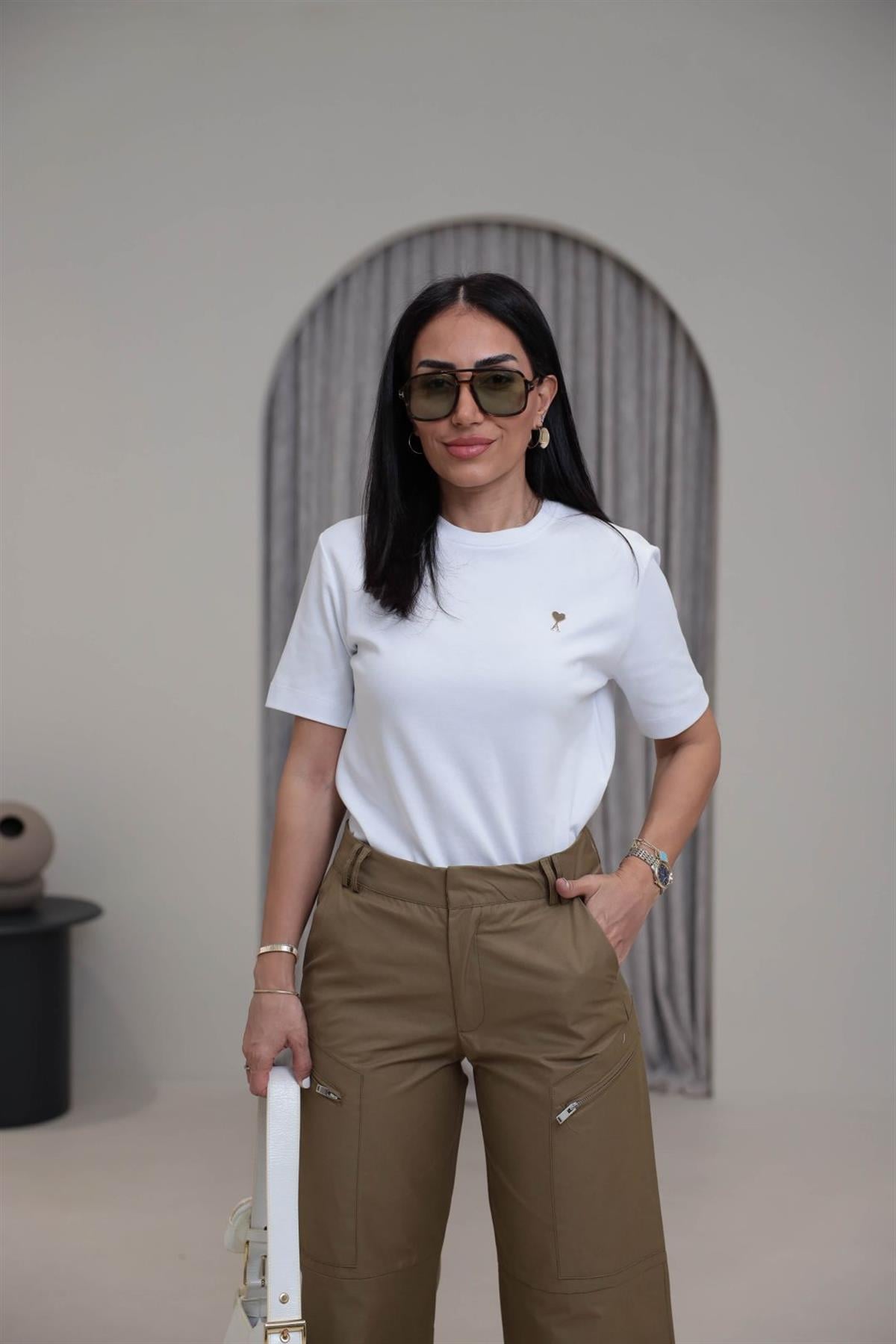 Gold Metal Kalpli Bisiklet Yaka Pamuklu Tshirt BEYAZ