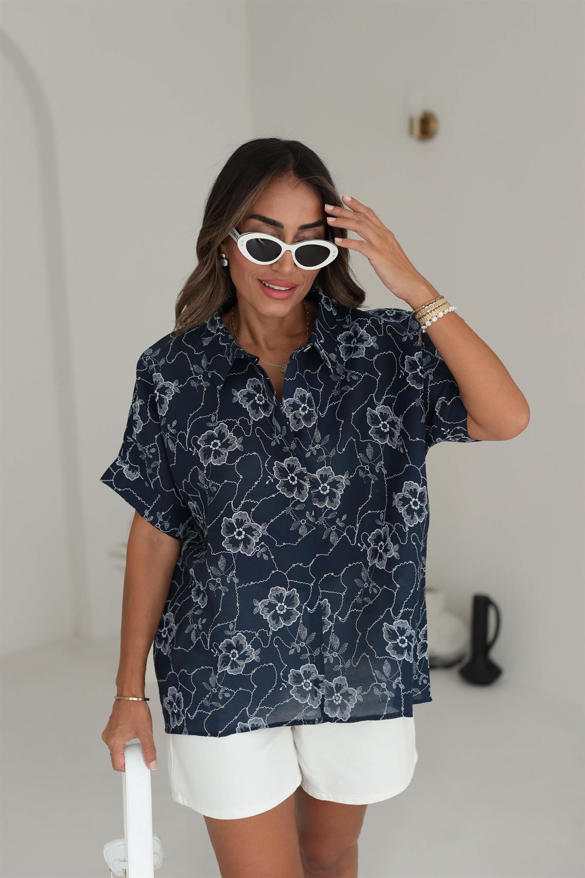 7427 Çiçek Desenli Kısa Kol Sırtı Düğmeli Gömlek