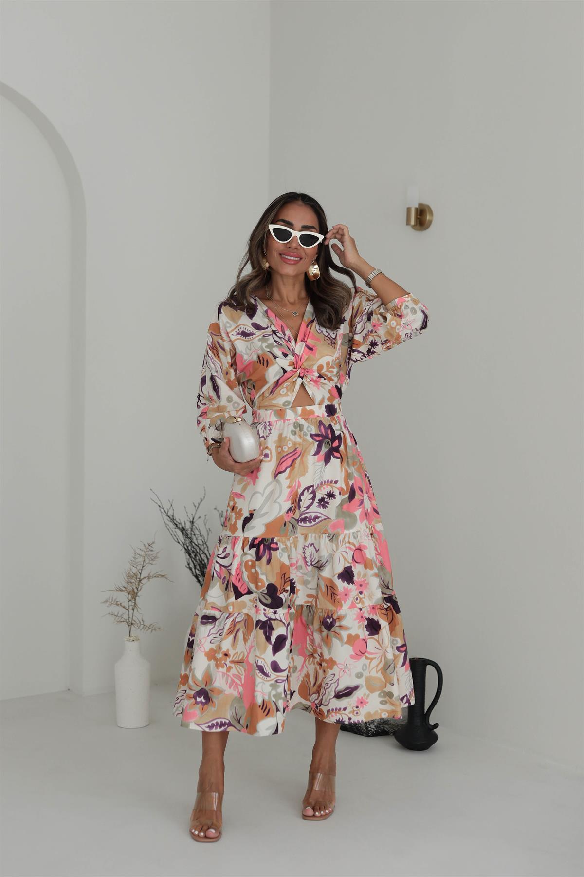 2953 V Yaka Sırt Dekolteli Çiçek Desen Elbise